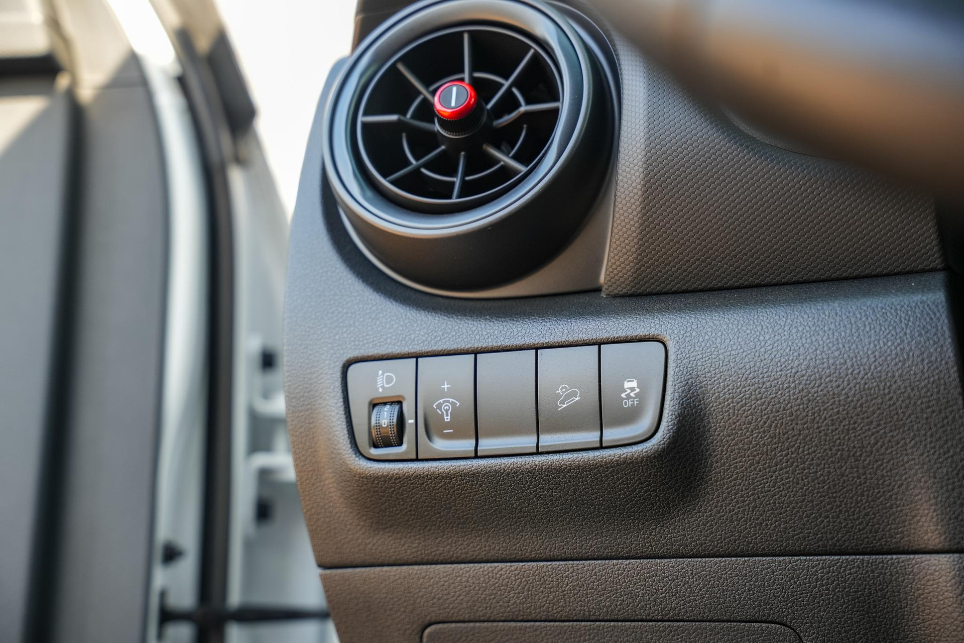 Hyundai KONA 1.6 T-GDI N-Line 2022 Atlas White (SW1) 25