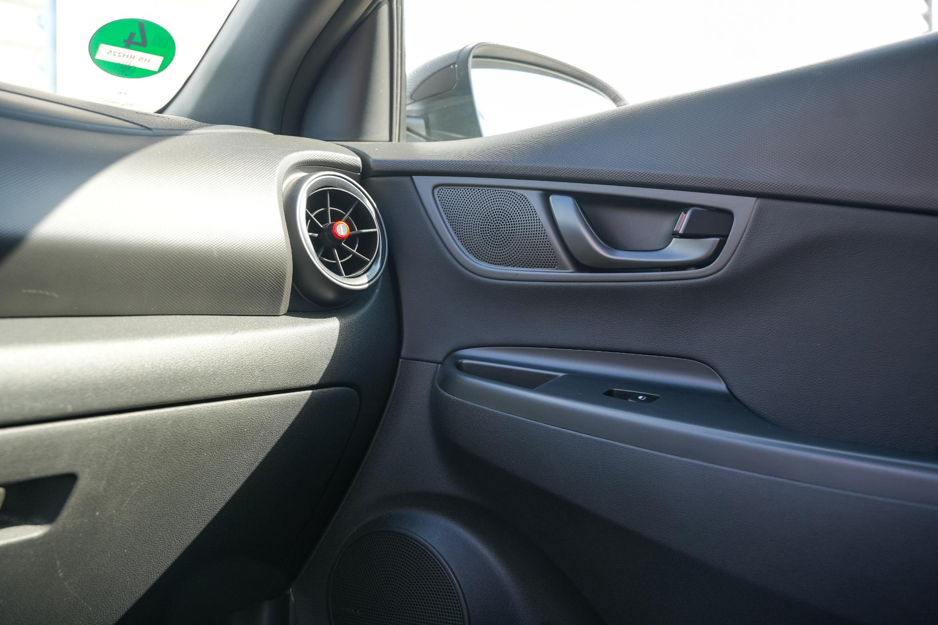 Hyundai KONA 1.6 T-GDI N-Line 2022 Atlas White (SW1) 26