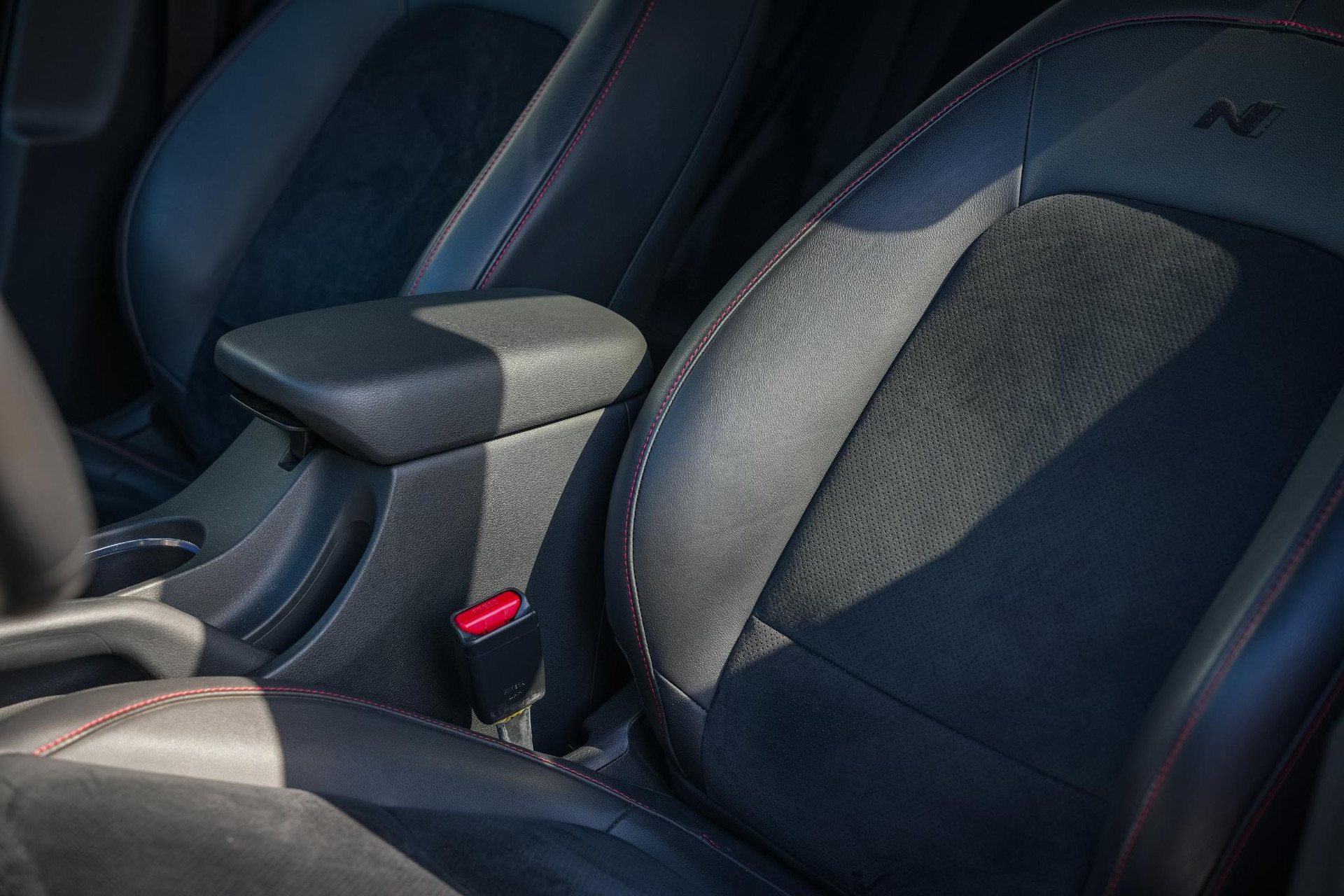 Hyundai KONA 1.6 T-GDI N-Line 2022 Atlas White (SW1) 28