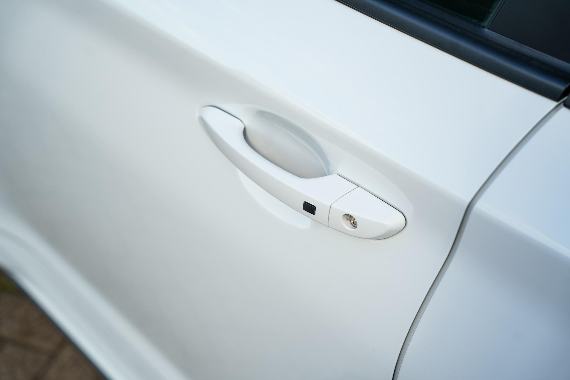 Hyundai KONA 1.6 T-GDI N-Line 2022 Atlas White (SW1) 35