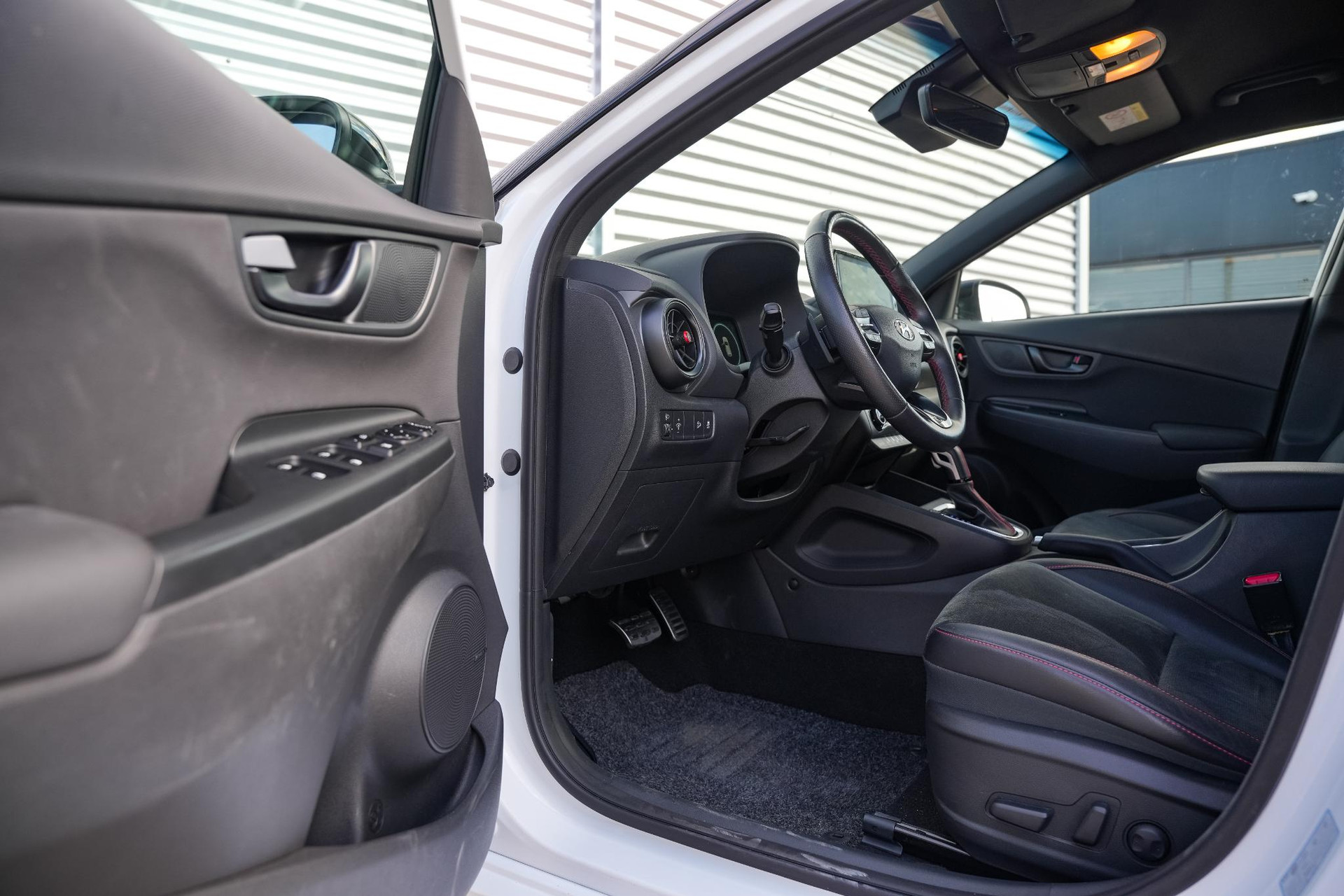 Hyundai KONA 1.6 T-GDI N-Line 2022 Atlas White (SW1) 6