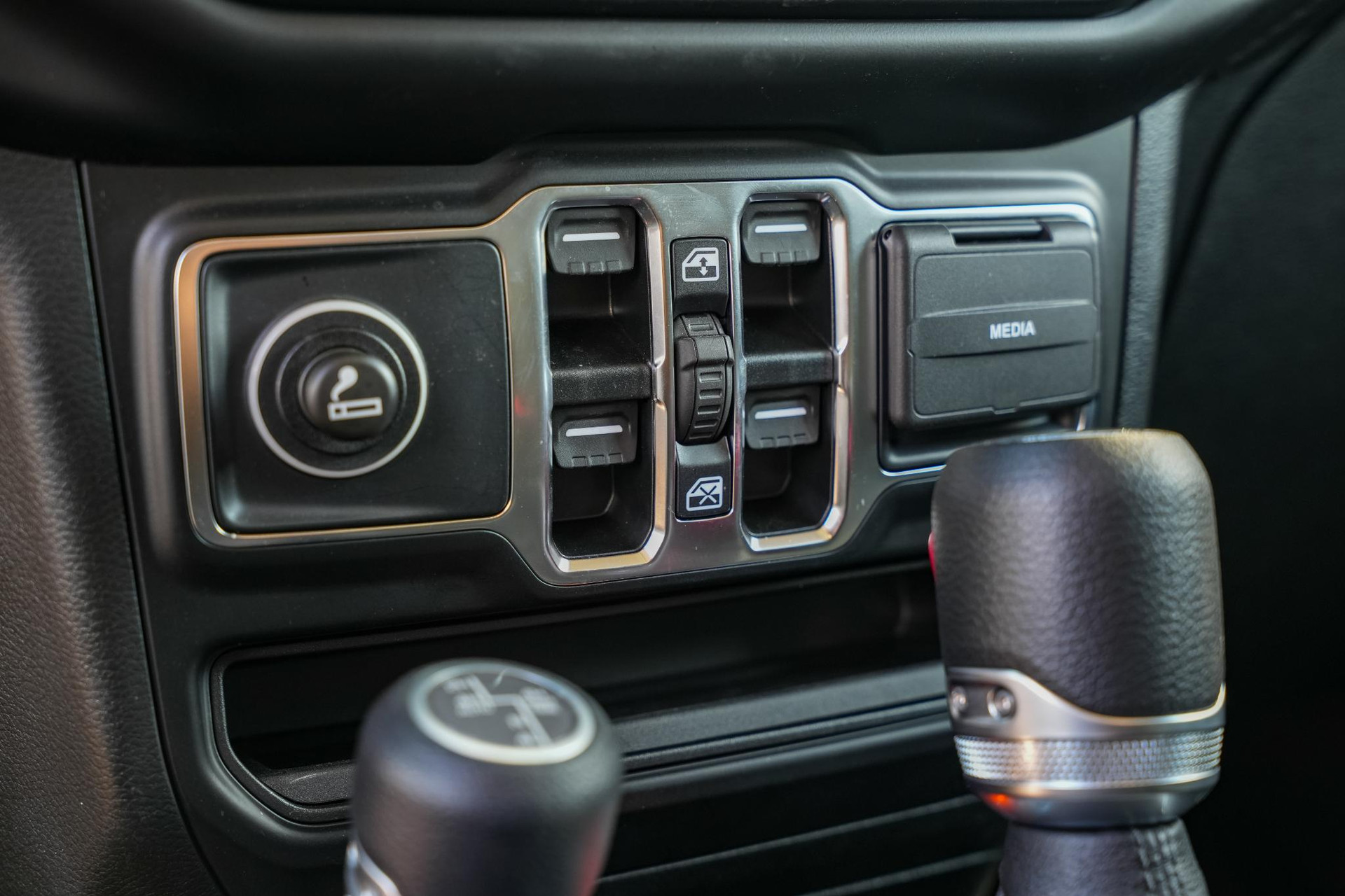 Jeep Gladiator sport 3.6 V6 2024 GRANITE CRYSTAL MET. CLEAR COAT (PAU/QAUS) 16