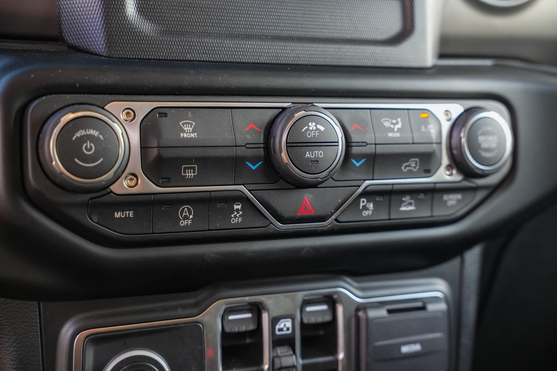 Jeep Gladiator sport 3.6 V6 2024 GRANITE CRYSTAL MET. CLEAR COAT (PAU/QAUS) 17