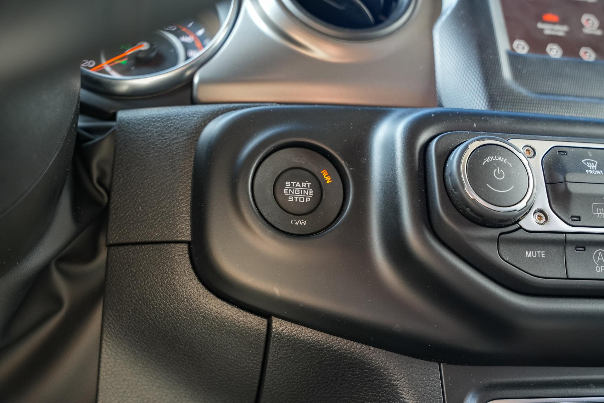 Jeep Gladiator sport 3.6 V6 2024 GRANITE CRYSTAL MET. CLEAR COAT (PAU/QAUS) 24