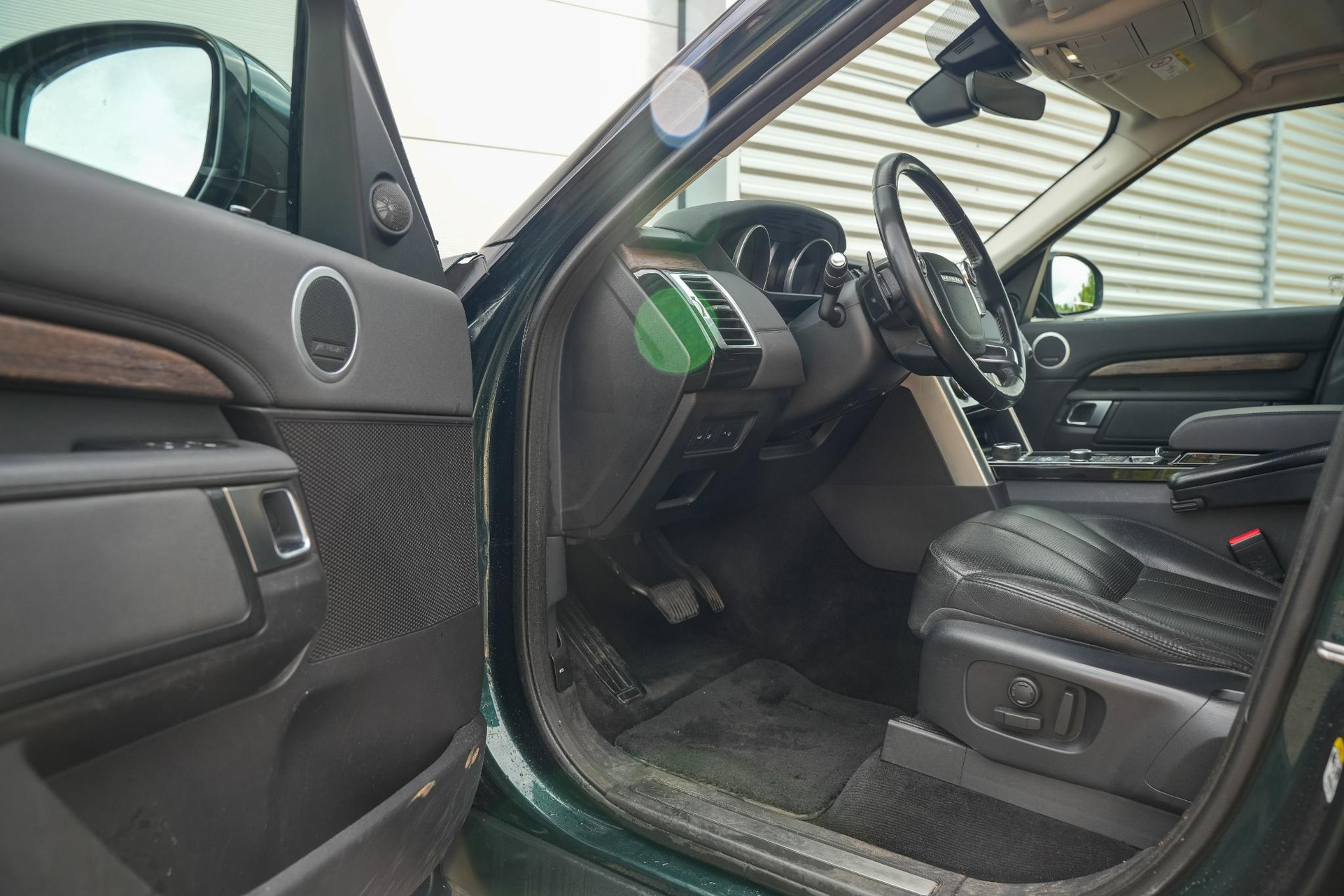 Land Rover Discovery 3.0 SDV6 HSE Luxury 2017 Groen 2