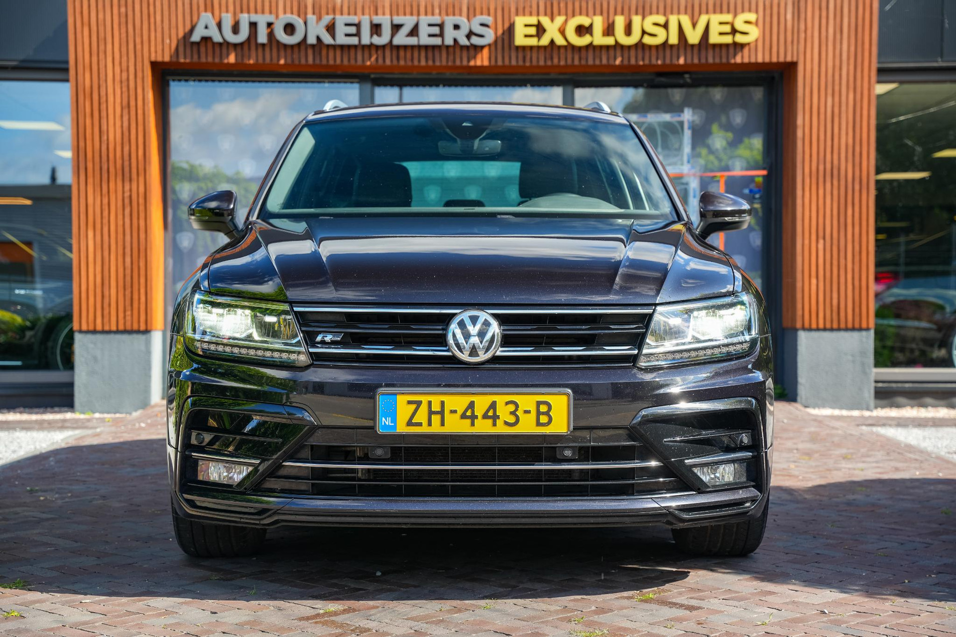 Volkswagen Tiguan 1.5 TSI ACT Highline Business R 2019 Deep black pearl 3