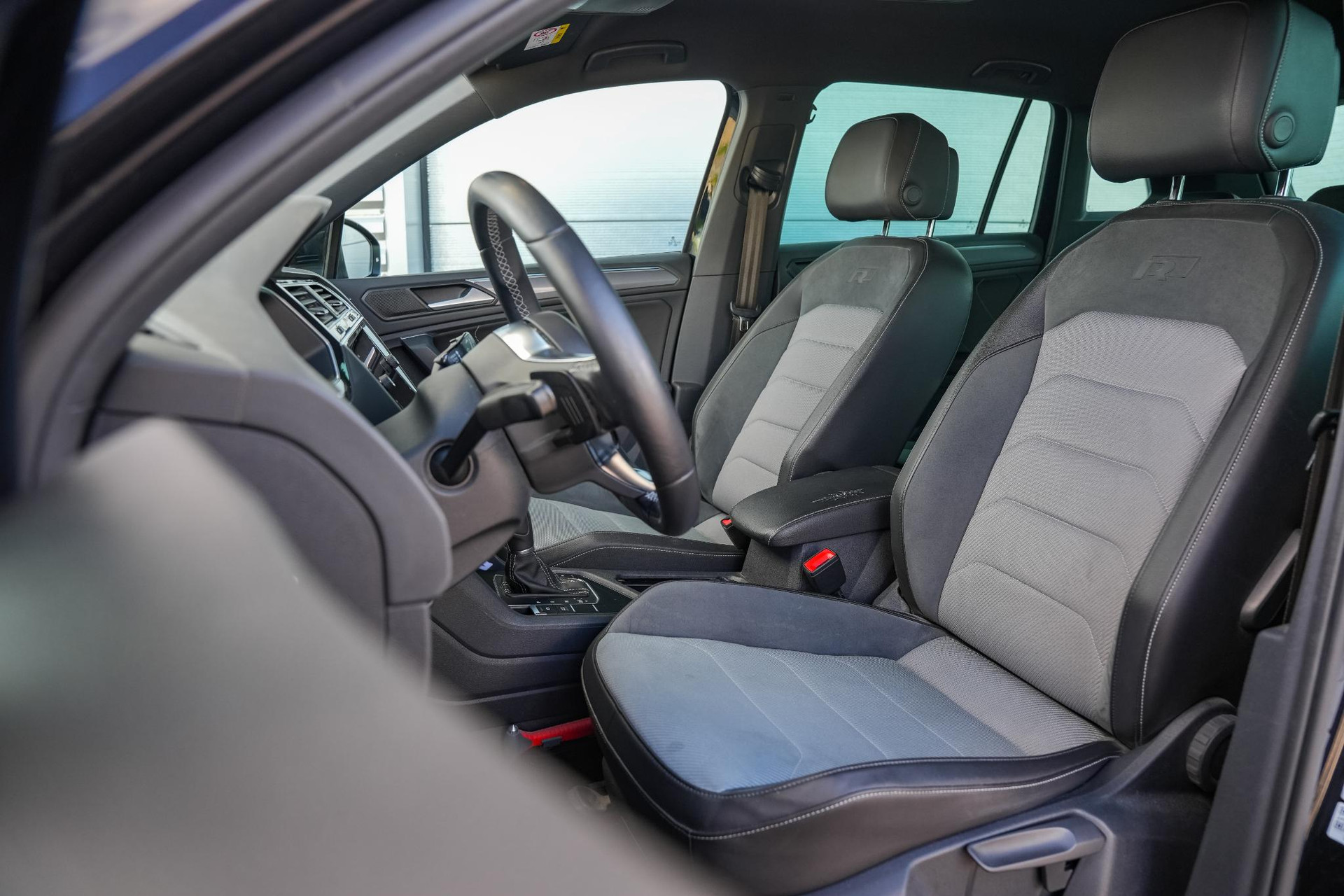 Volkswagen Tiguan 1.5 TSI ACT Highline Business R 2019 Deep black pearl 8