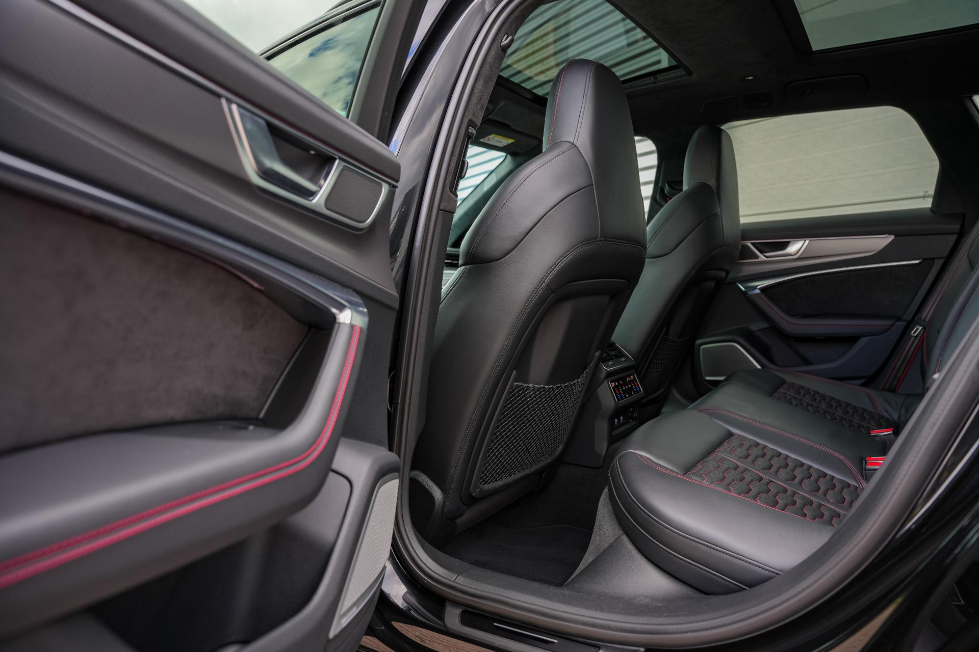 Audi A6 Avant RS 6 TFSI quattro 2019 Mythoszwart metallic 10