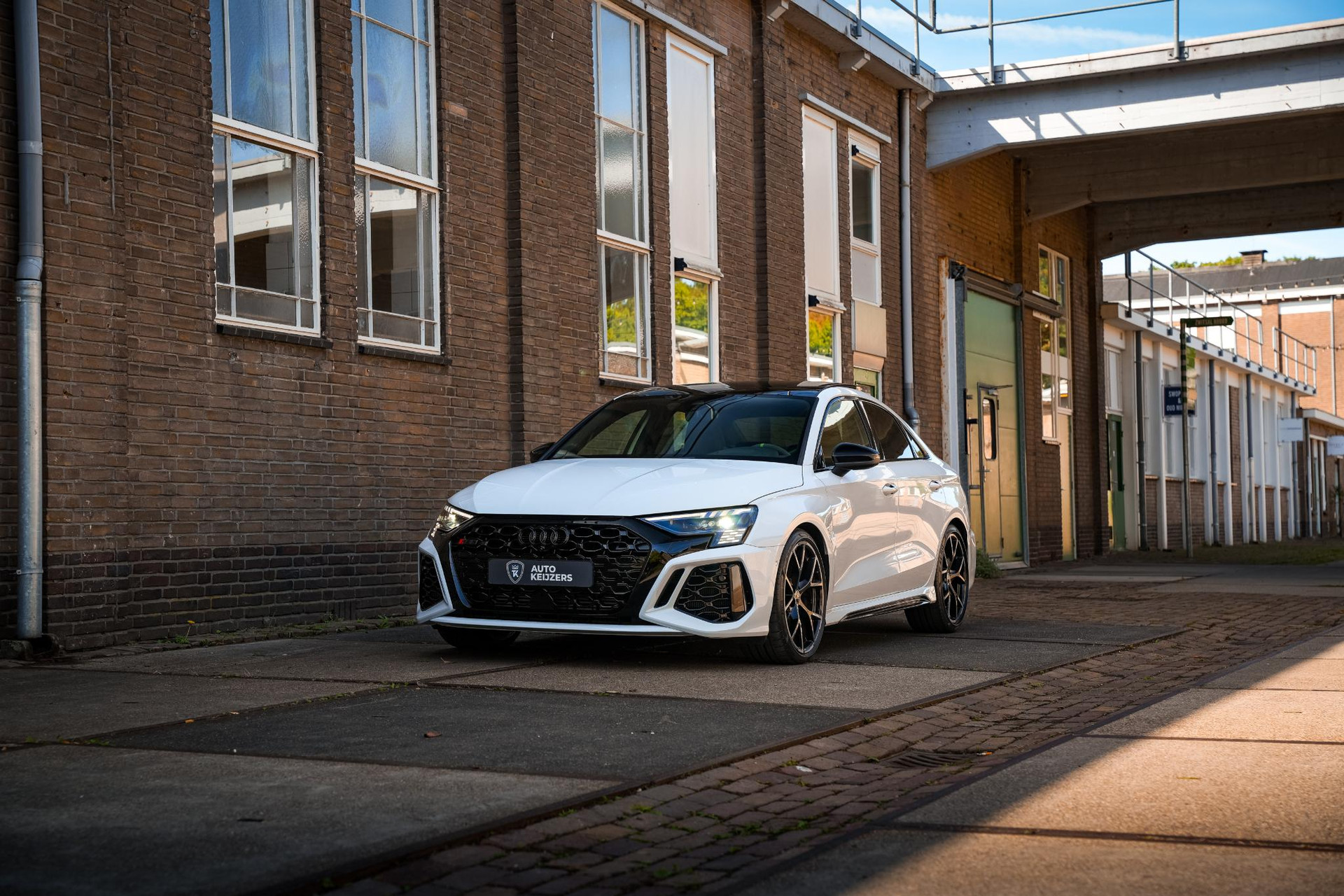 Audi RS3 Limousine 2.5 TFSI RS 3 quattro 2023 Mauritius blue pearl effect (2Y) 2