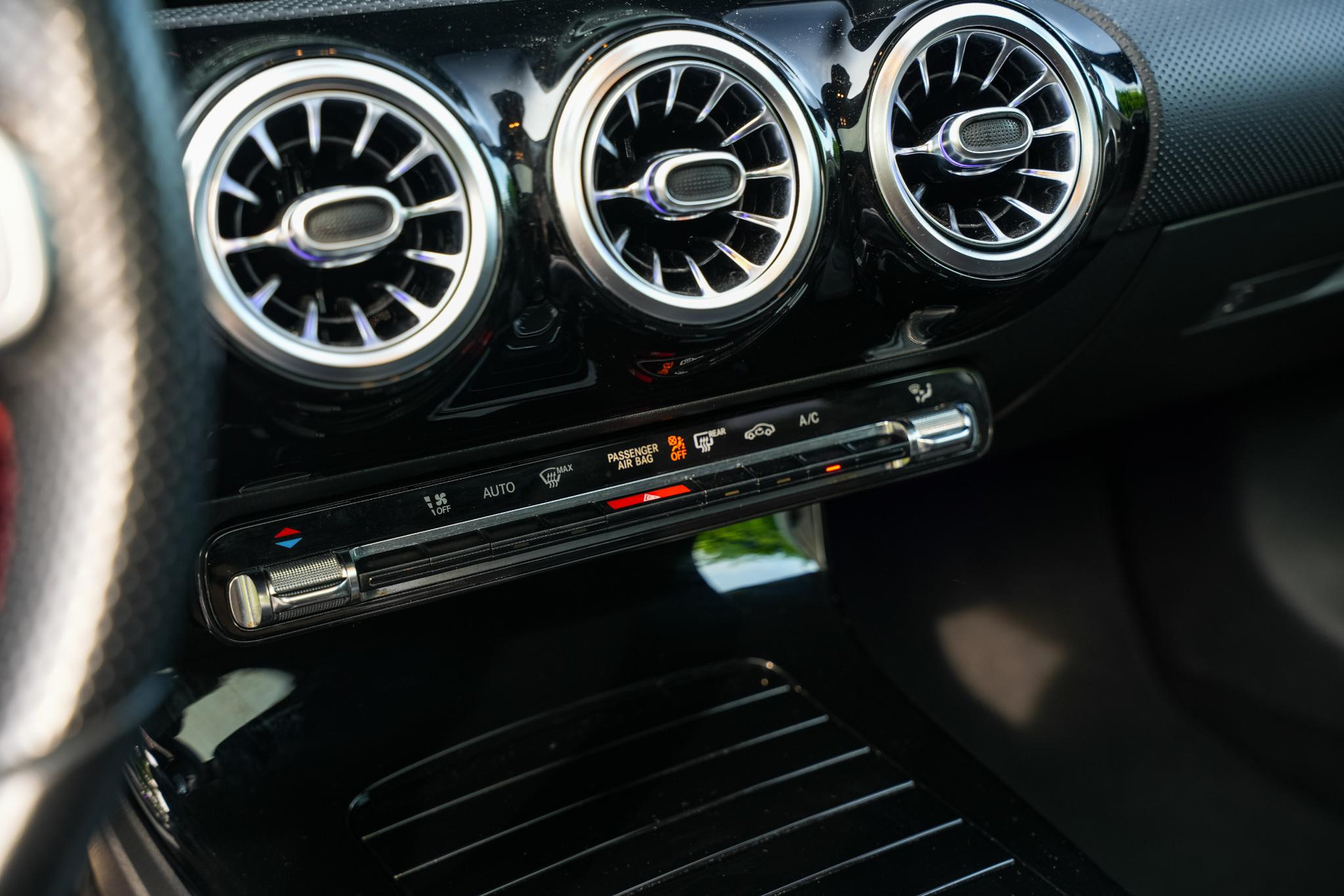 Mercedes-Benz A-Klasse 250 Premium Plus 2018 POLAR WHITE - STANDARD FINISH (149U) 16