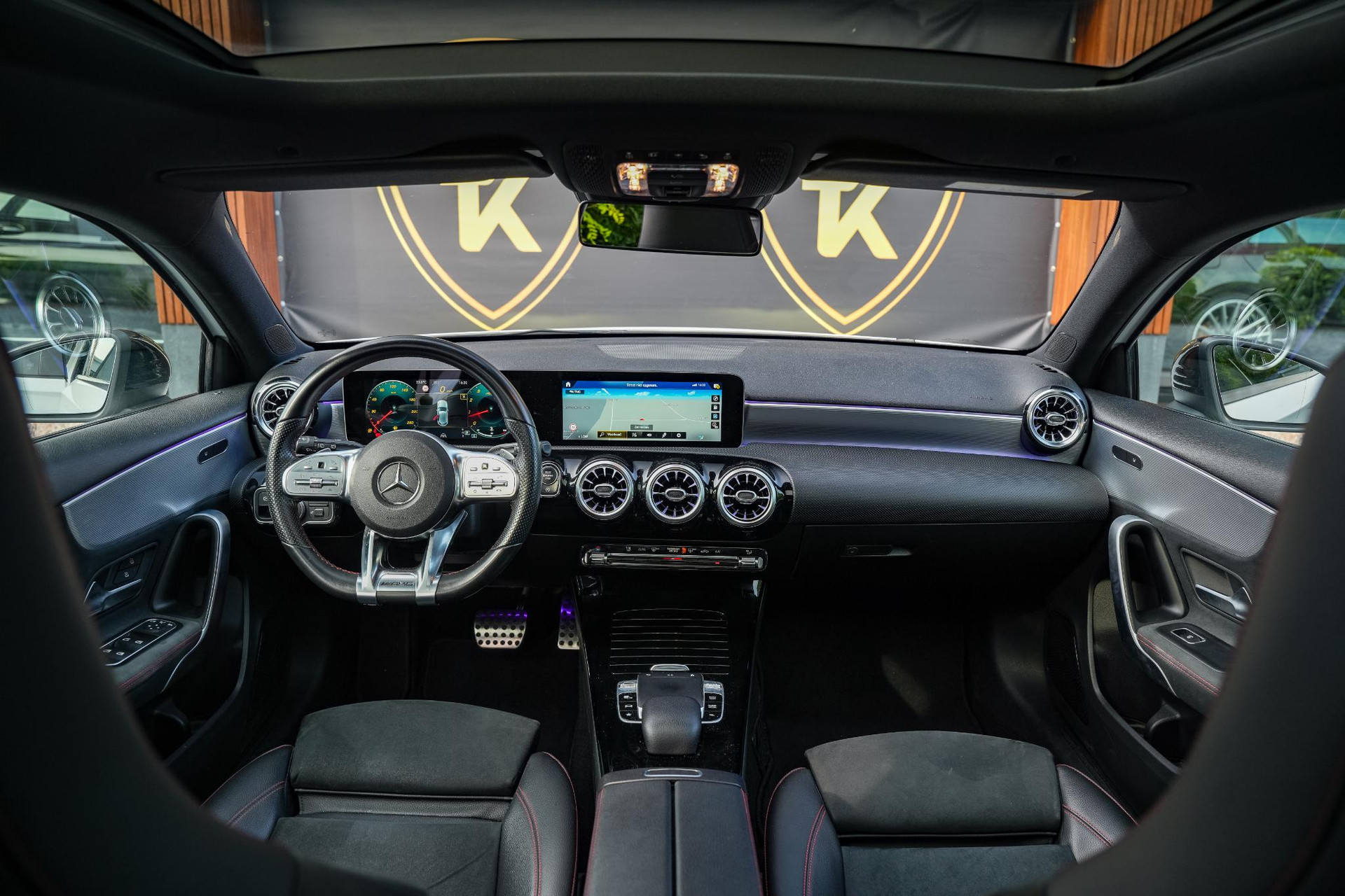 Mercedes-Benz A-Klasse 250 Premium Plus 2018 POLAR WHITE - STANDARD FINISH (149U) 2