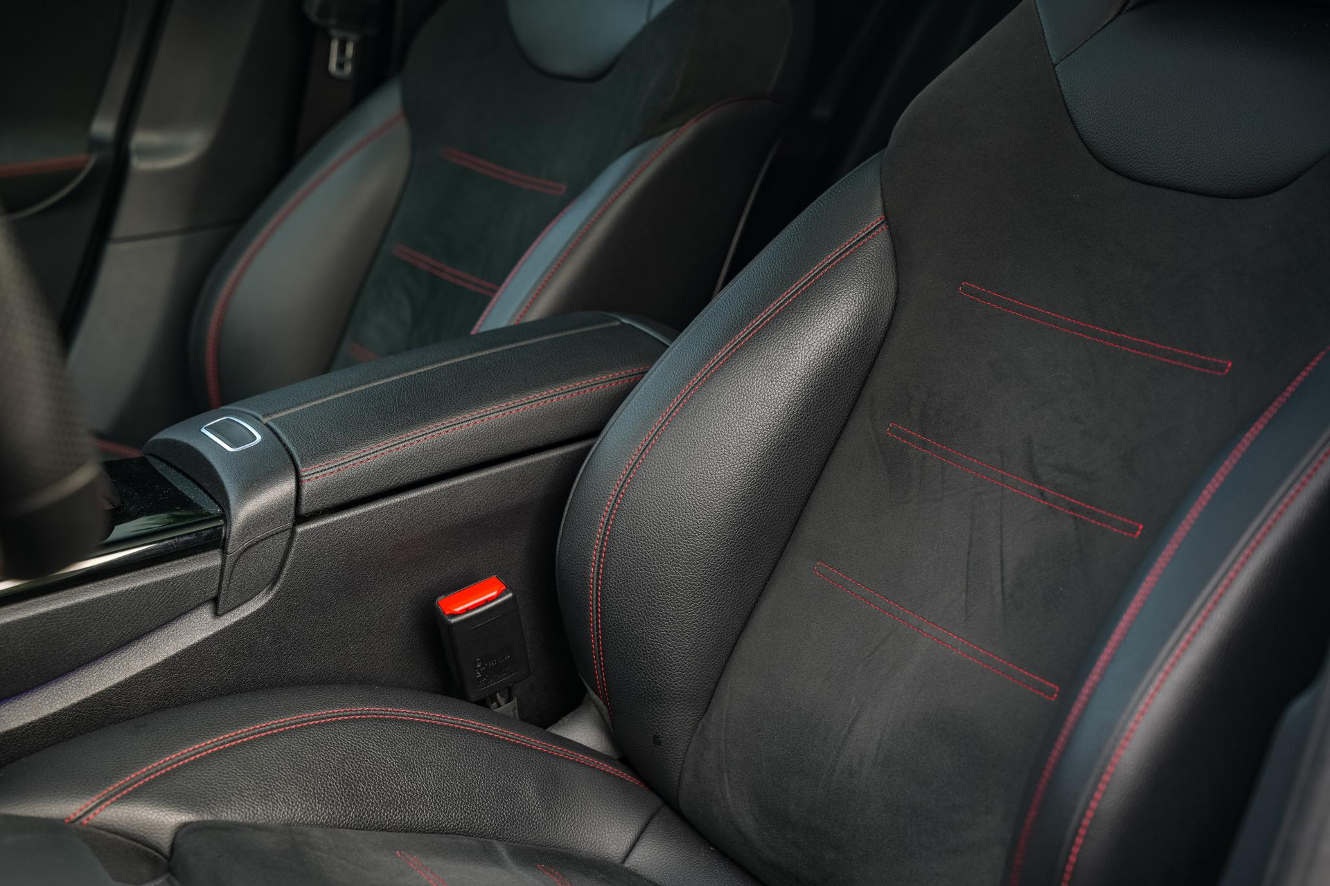 Mercedes-Benz A-Klasse 250 Premium Plus 2018 POLAR WHITE - STANDARD FINISH (149U) 26