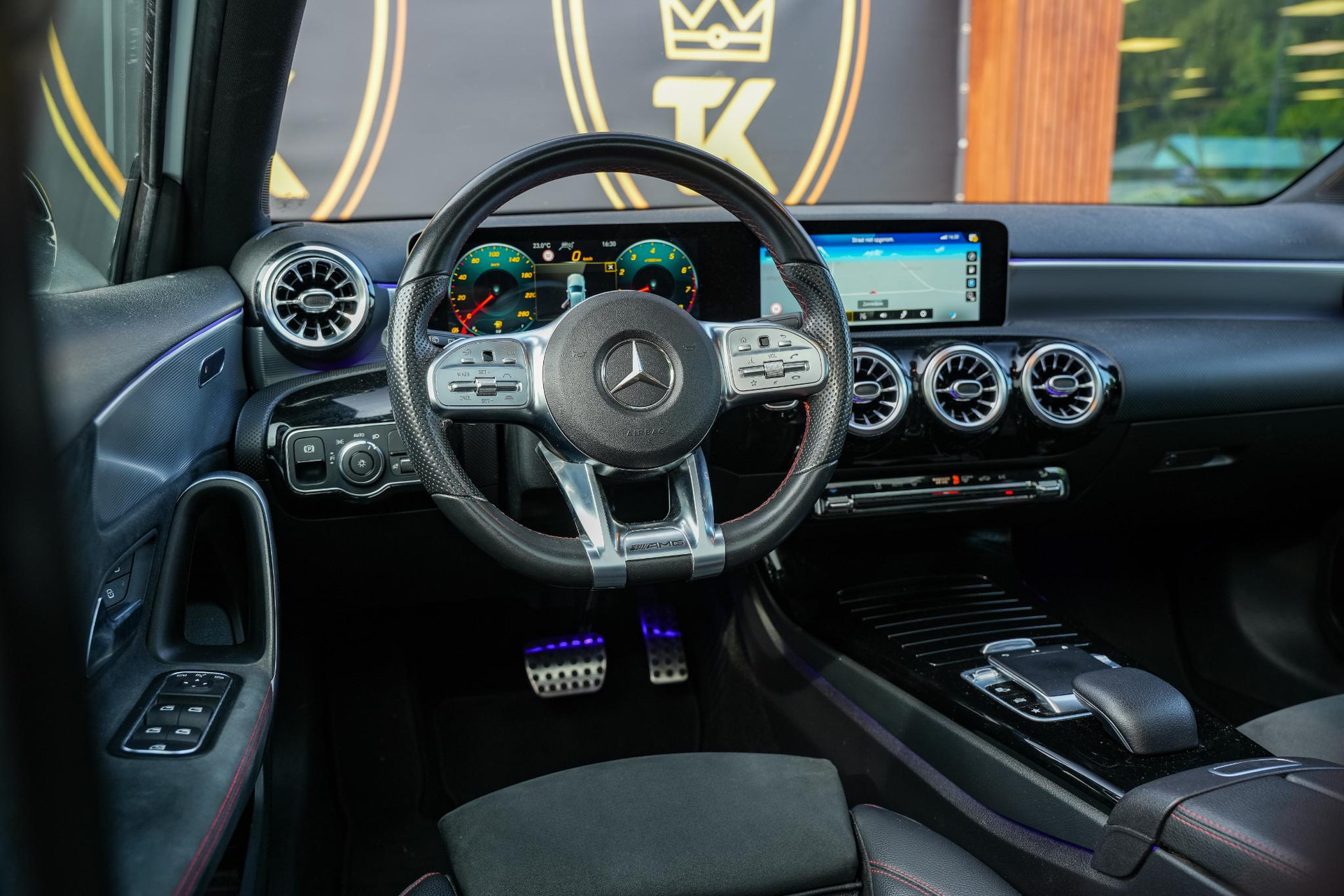 Mercedes-Benz A-Klasse 250 Premium Plus 2018 POLAR WHITE - STANDARD FINISH (149U) 4