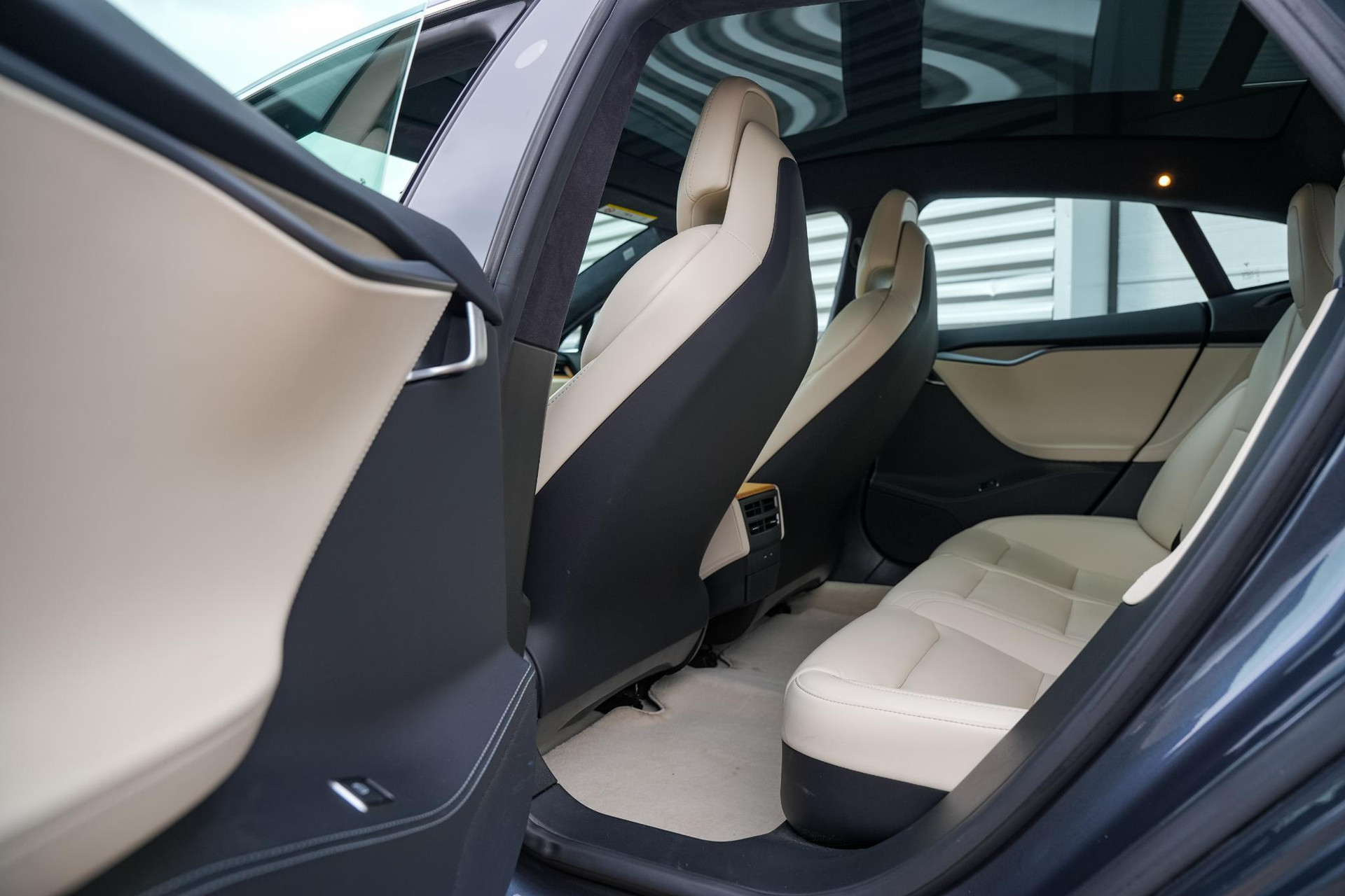 Tesla Model S Long Range 2019  10