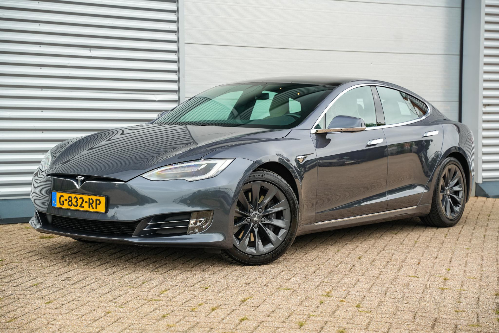 Tesla Model S Long Range 2019  27