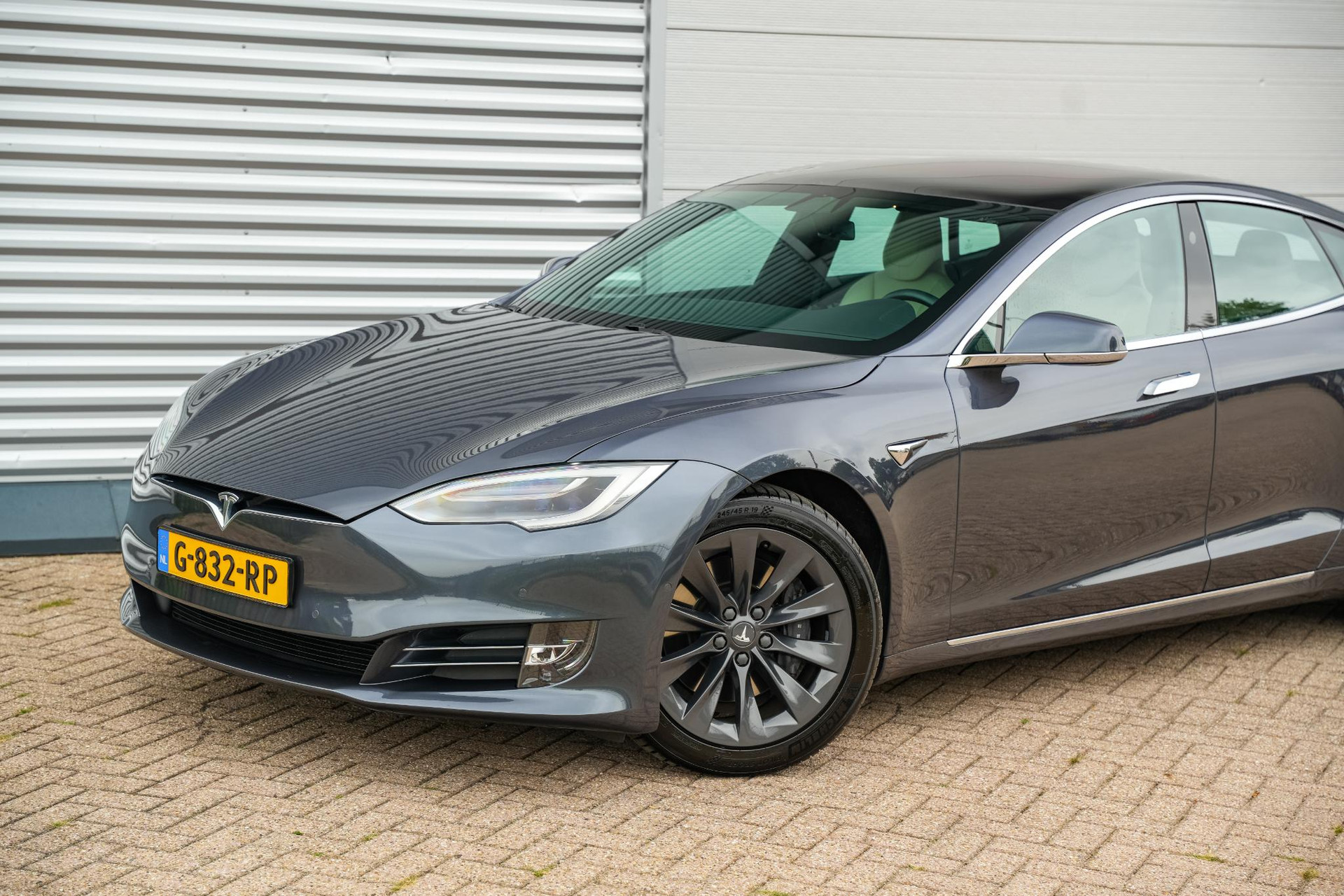 Tesla Model S Long Range 2019  28