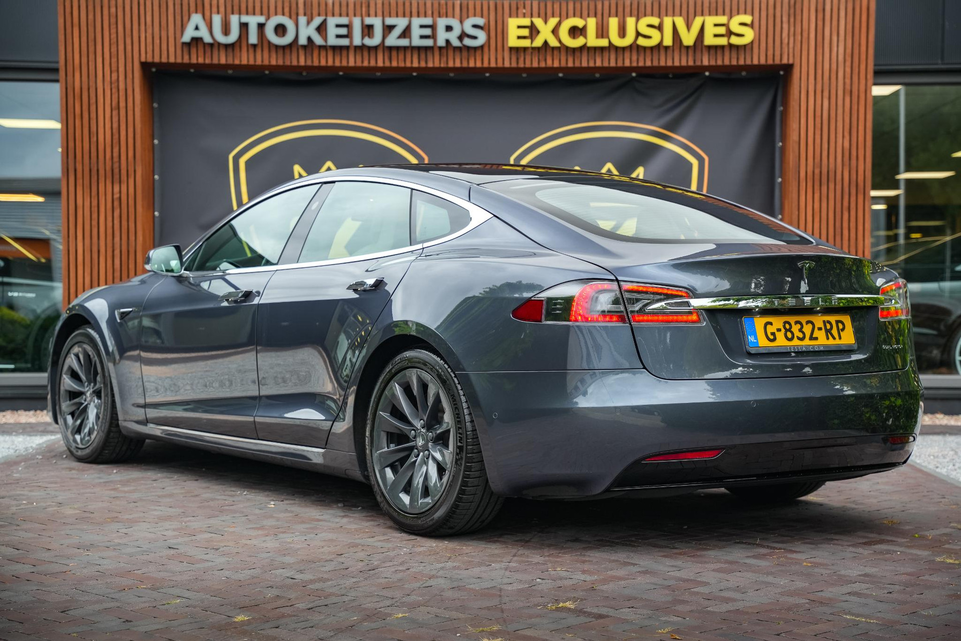 Tesla Model S Long Range 2019  7