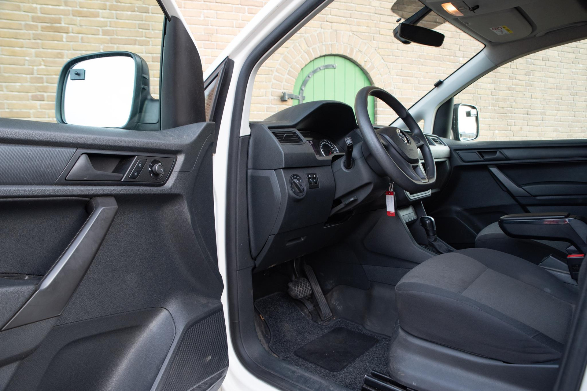 Volkswagen Caddy 1.4 TGI L2H1 EcoFuel Maxi DSG Automaat 2019 Candy white 6