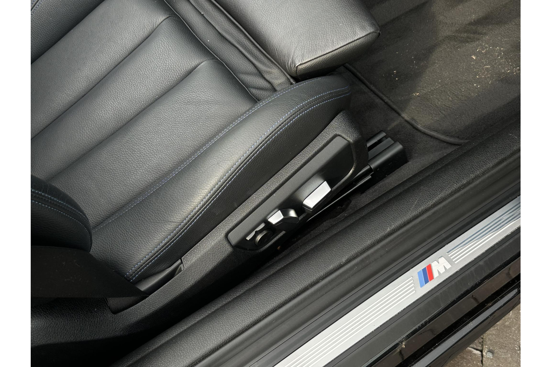 BMW 4 Serie Cabrio 430i High Executive 2020 BLACK SAPPHIRE METALLIC (475) 32