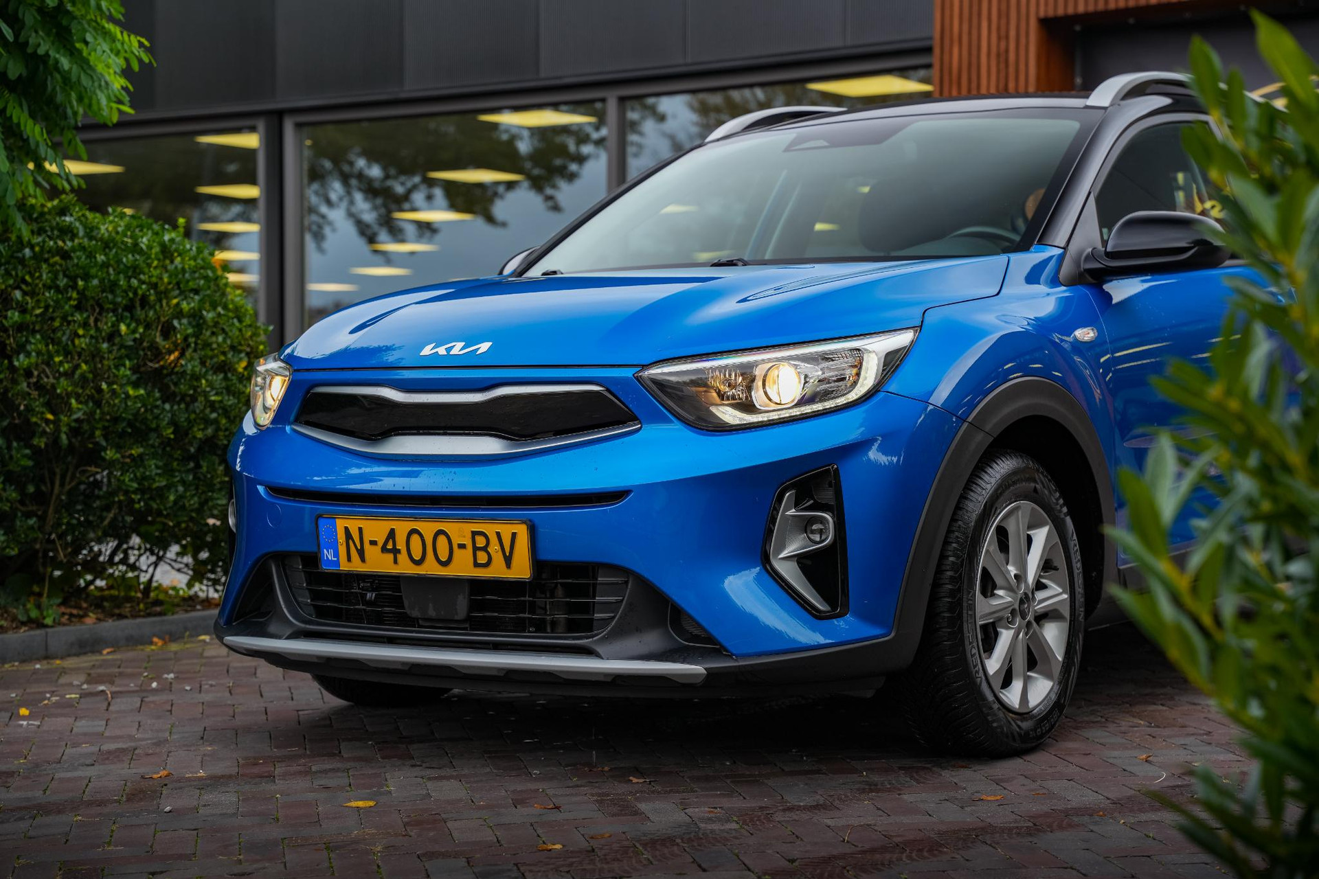 Kia Stonic 1.0 T-GDi MHEV DynamicLine 2021 (bsp) sporty blue/black m 13