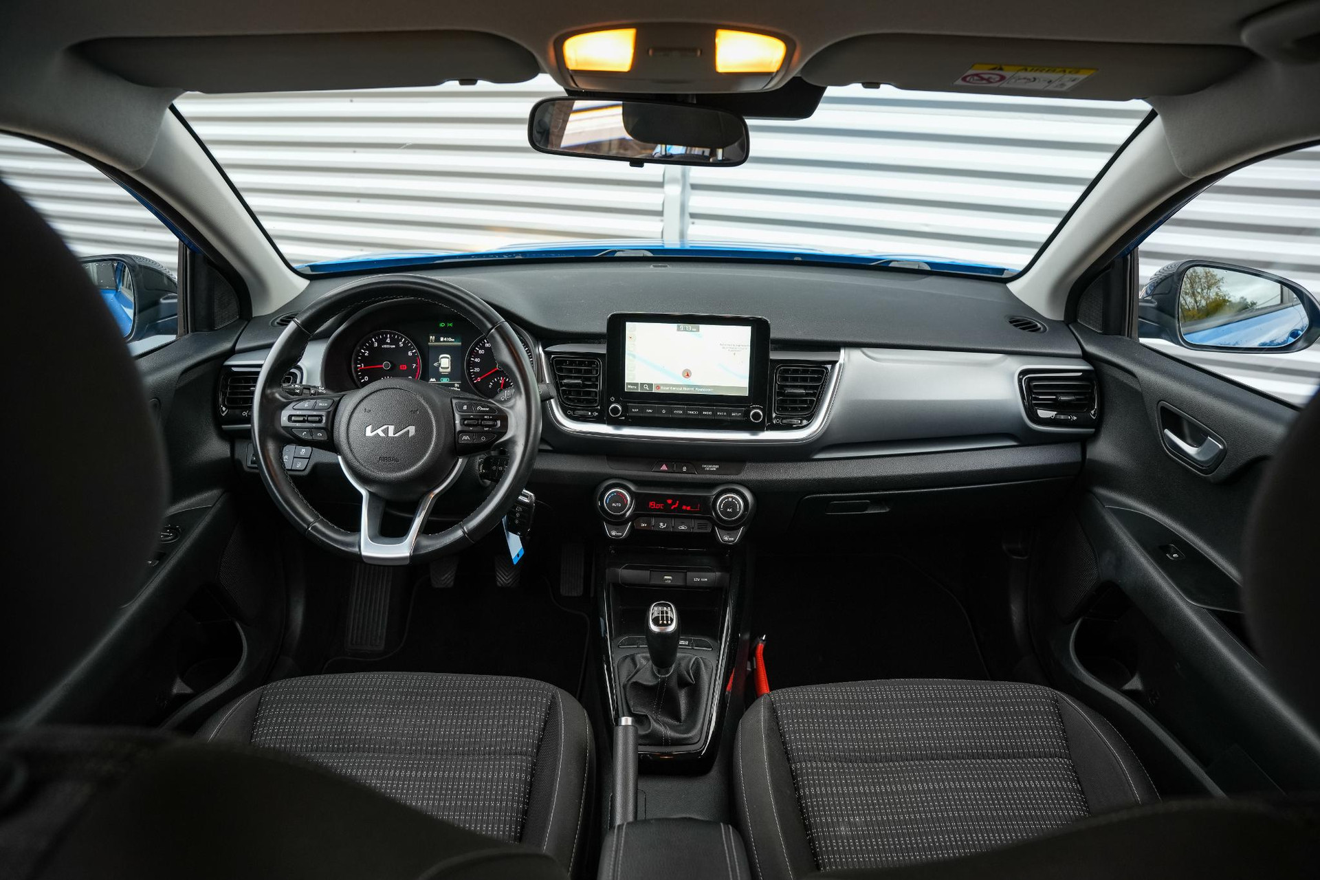 Kia Stonic 1.0 T-GDi MHEV DynamicLine 2021 (bsp) sporty blue/black m 2