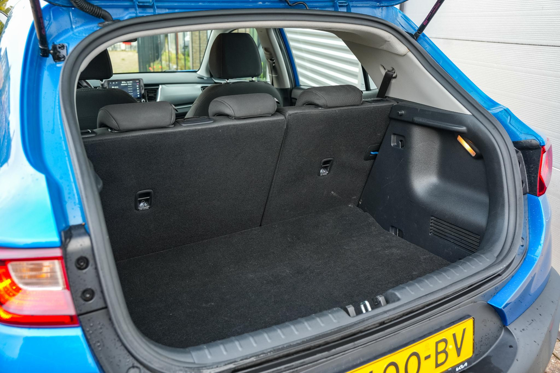 Kia Stonic 1.0 T-GDi MHEV DynamicLine 2021 (bsp) sporty blue/black m 24