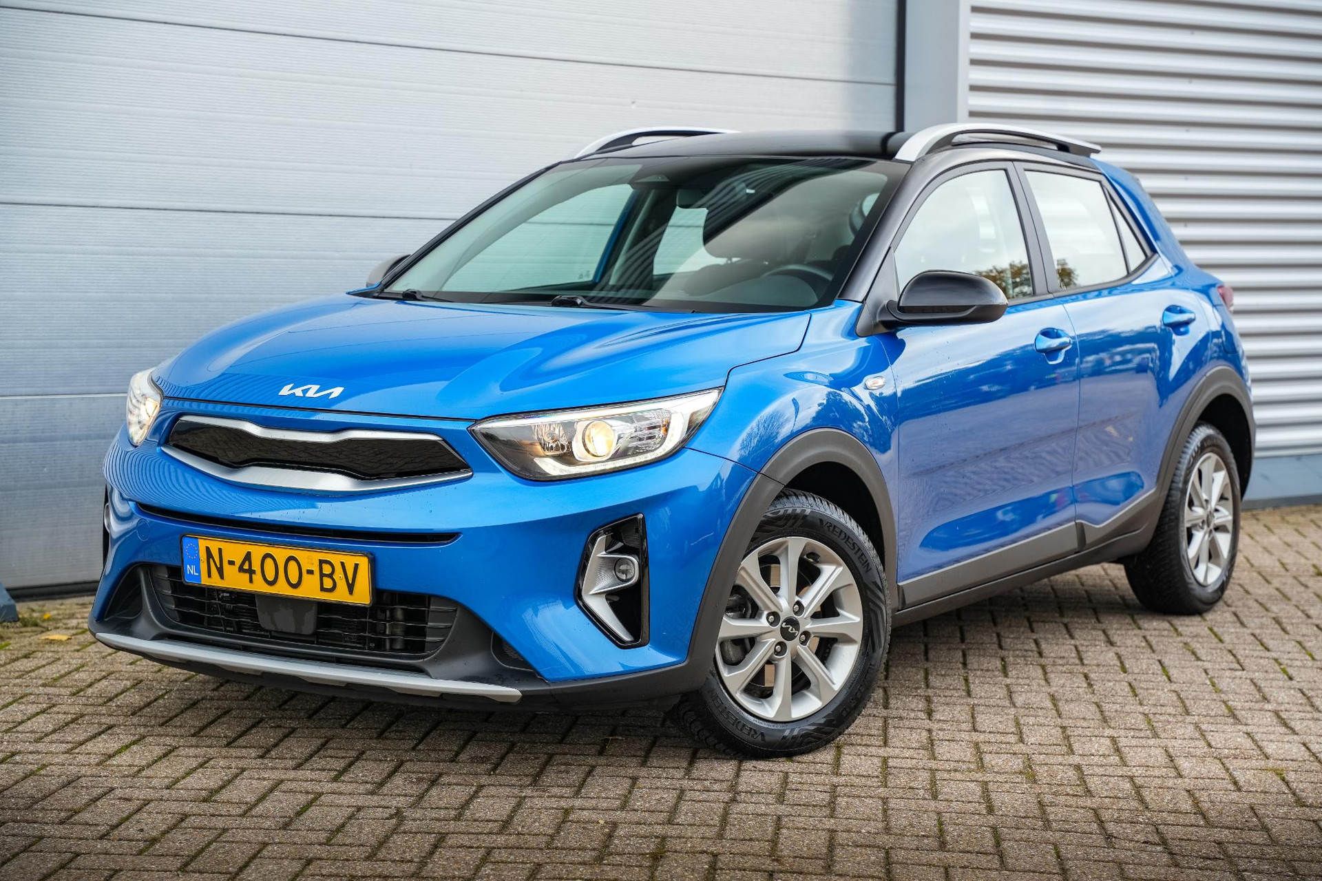 Kia Stonic 1.0 T-GDi MHEV DynamicLine 2021 (bsp) sporty blue/black m 25