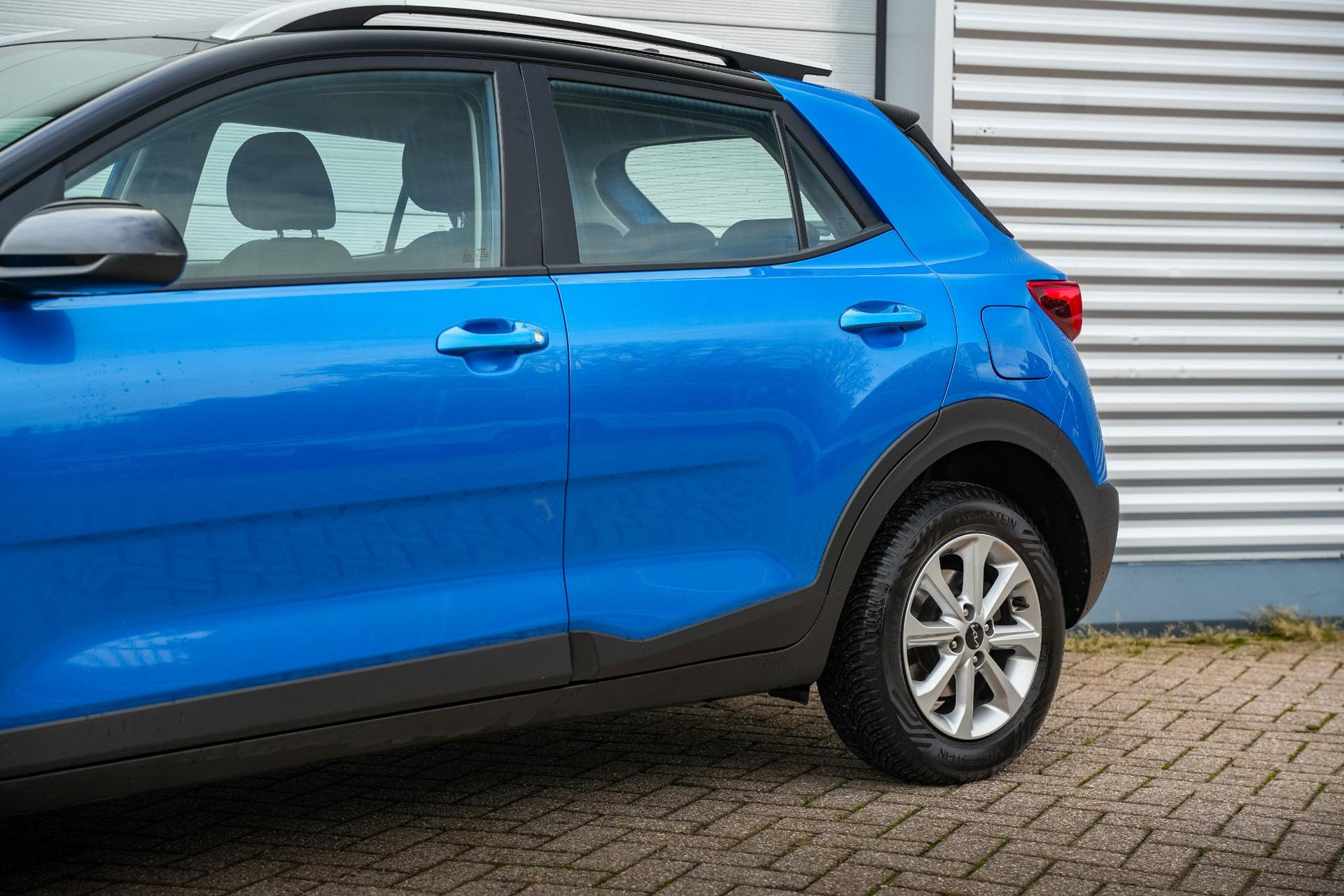 Kia Stonic 1.0 T-GDi MHEV DynamicLine 2021 (bsp) sporty blue/black m 27