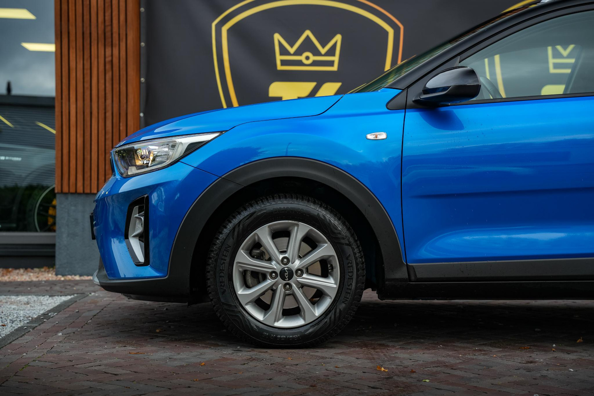 Kia Stonic 1.0 T-GDi MHEV DynamicLine 2021 (bsp) sporty blue/black m 7
