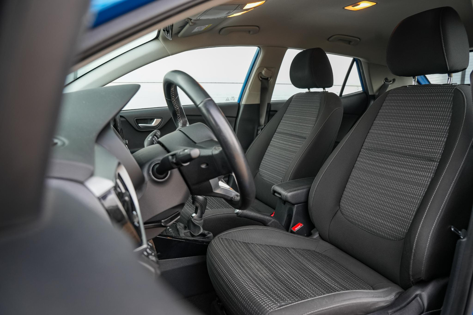 Kia Stonic 1.0 T-GDi MHEV DynamicLine 2021 (bsp) sporty blue/black m 8