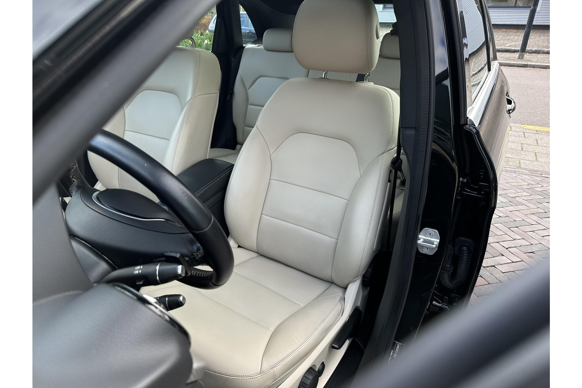 Mercedes-Benz B-Klasse 200 Ambition 2012 KOSMOSBLACK - MET. (191U) 11