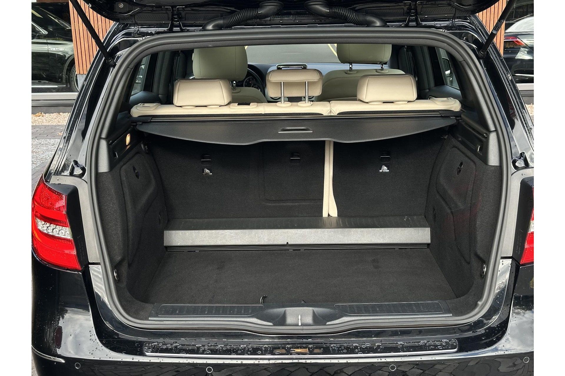 Mercedes-Benz B-Klasse 200 Ambition 2012 KOSMOSBLACK - MET. (191U) 12