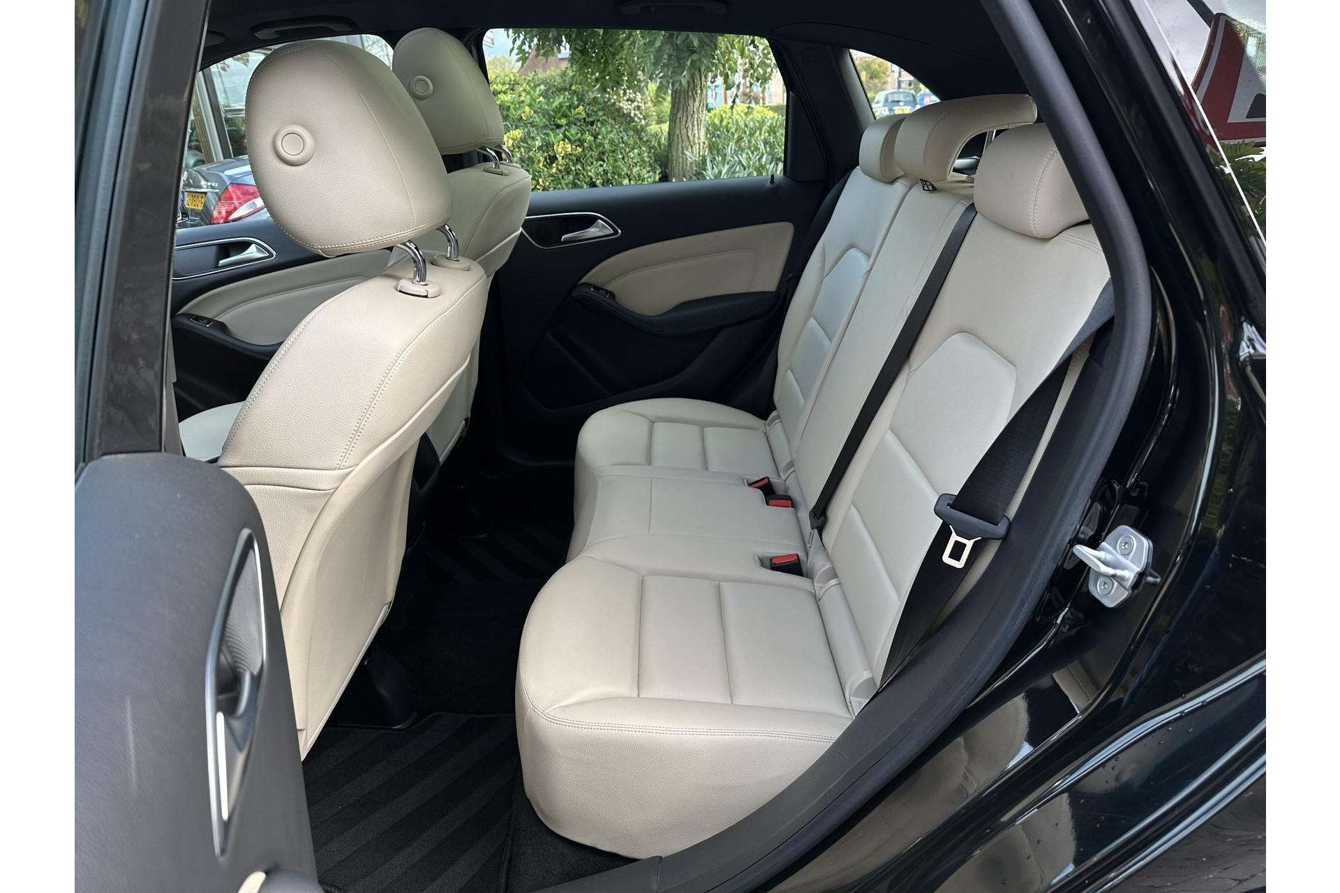 Mercedes-Benz B-Klasse 200 Ambition 2012 KOSMOSBLACK - MET. (191U) 14