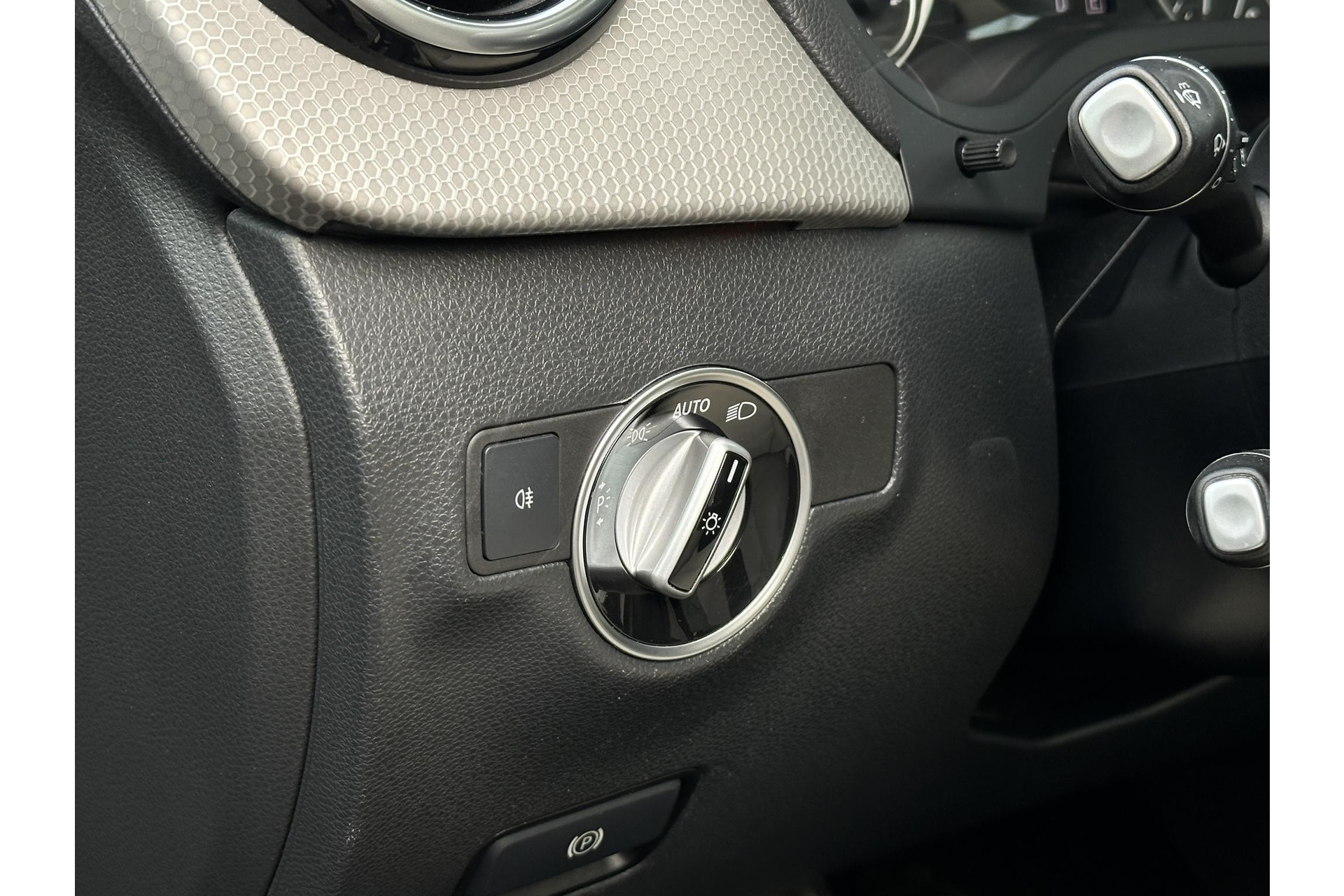 Mercedes-Benz B-Klasse 200 Ambition 2012 KOSMOSBLACK - MET. (191U) 16