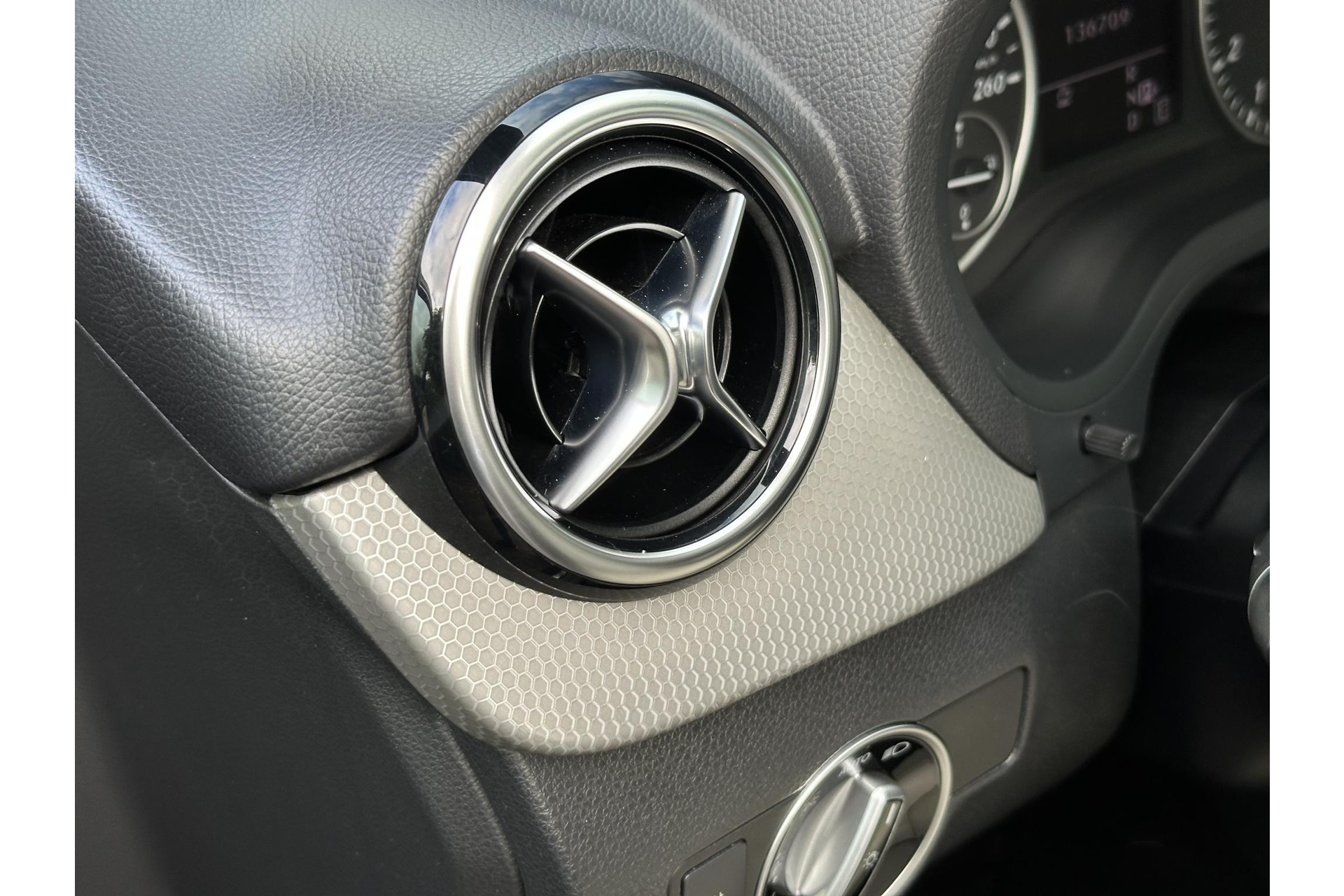 Mercedes-Benz B-Klasse 200 Ambition 2012 KOSMOSBLACK - MET. (191U) 23