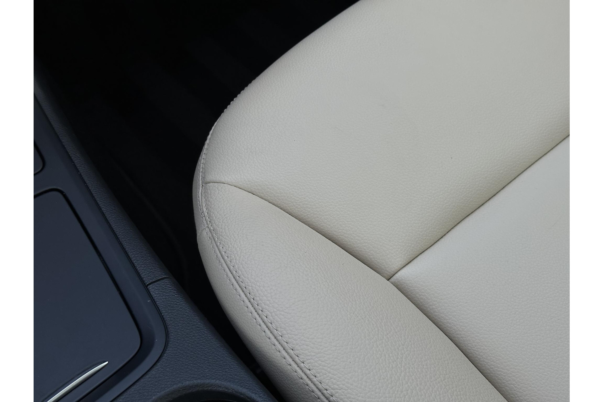 Mercedes-Benz B-Klasse 200 Ambition 2012 KOSMOSBLACK - MET. (191U) 24