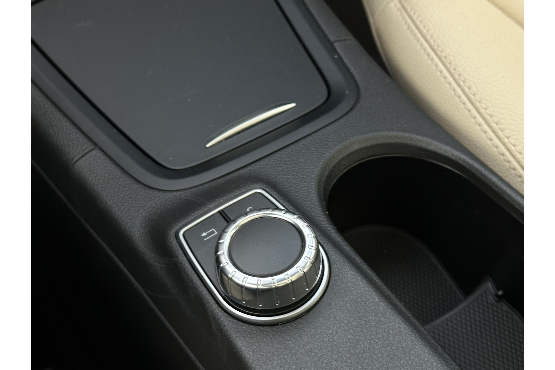 Mercedes-Benz B-Klasse 200 Ambition 2012 KOSMOSBLACK - MET. (191U) 25