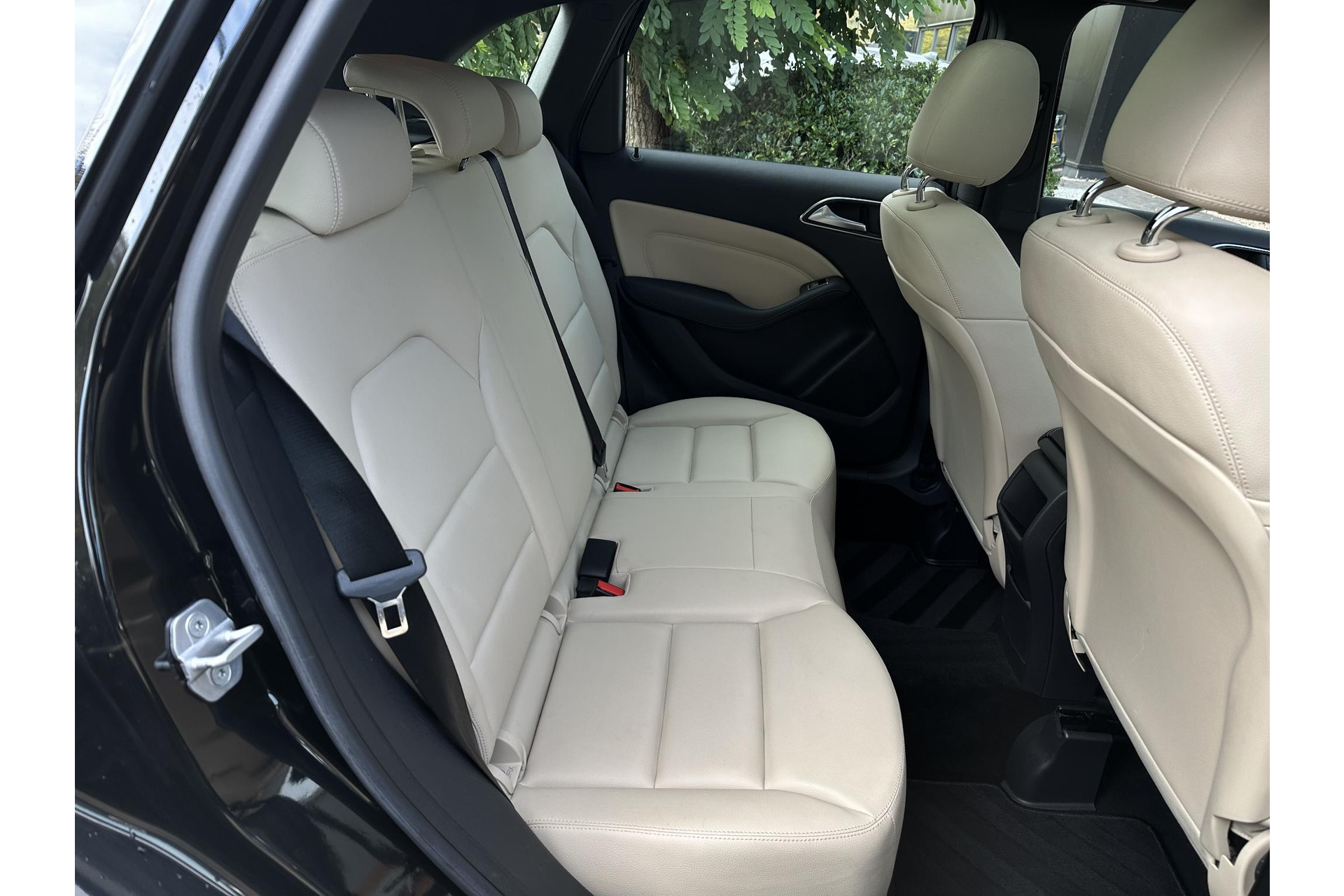 Mercedes-Benz B-Klasse 200 Ambition 2012 KOSMOSBLACK - MET. (191U) 26