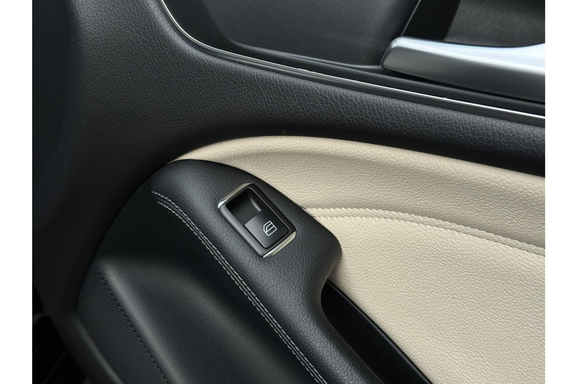 Mercedes-Benz B-Klasse 200 Ambition 2012 KOSMOSBLACK - MET. (191U) 28