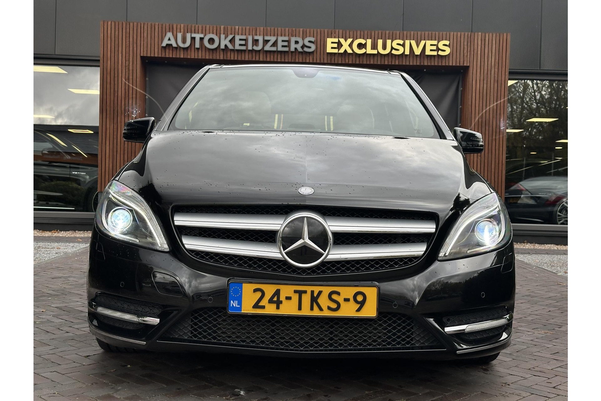Mercedes-Benz B-Klasse 200 Ambition 2012 KOSMOSBLACK - MET. (191U) 3
