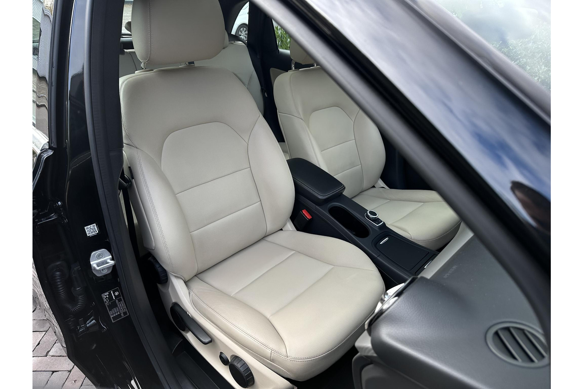 Mercedes-Benz B-Klasse 200 Ambition 2012 KOSMOSBLACK - MET. (191U) 8