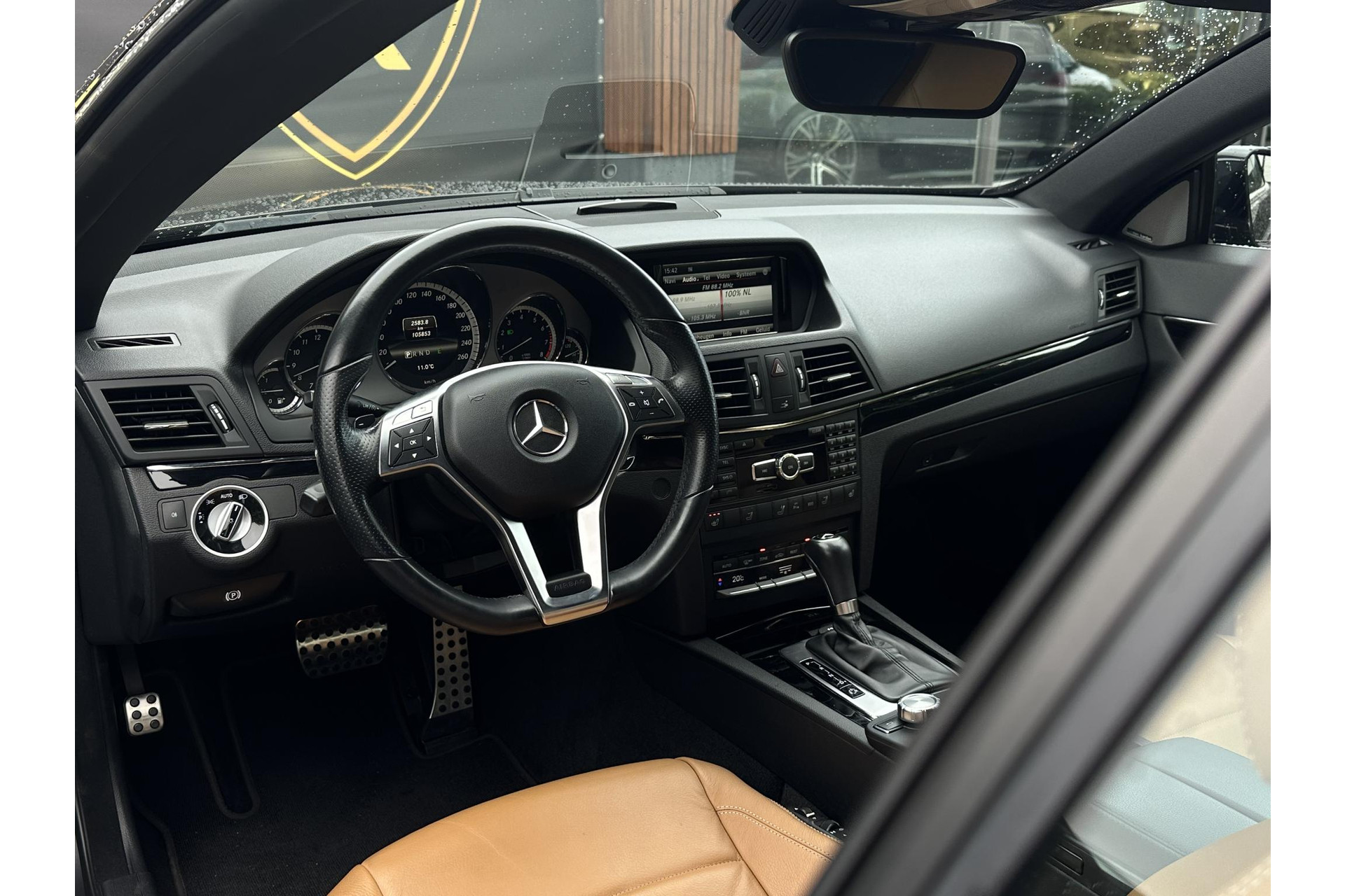 Mercedes-Benz E-Klasse Cabrio 350 CGI Avantgarde 2012 OBSIDIAN BLACK (197U) 12