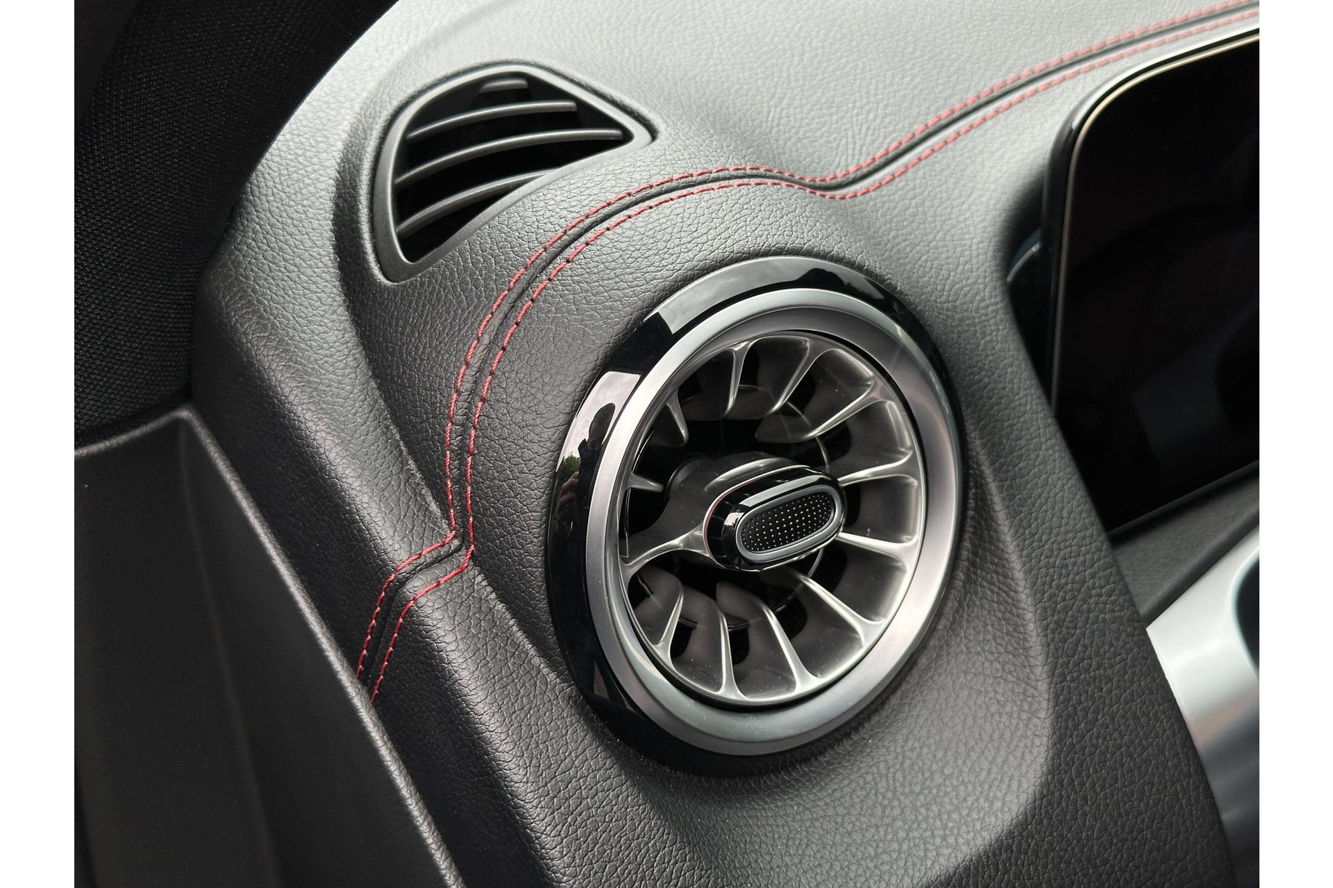 Mercedes-Benz EQB 250+ AMG Line 7p. 71 kWh 2025  23