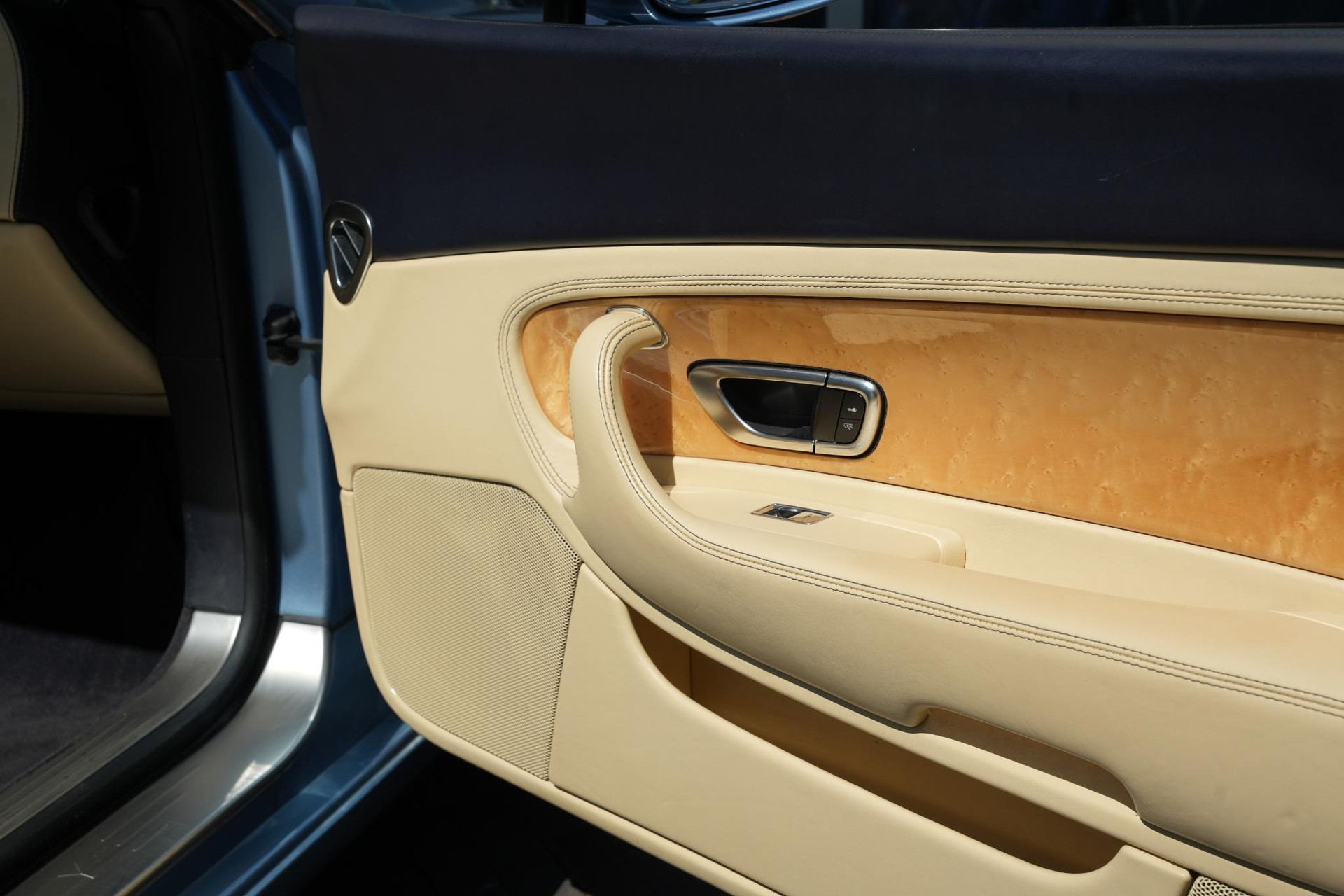 Bentley Continental GTC 6.0 W12 2006  70