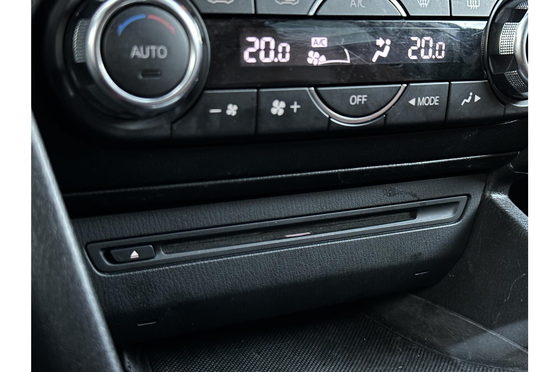 Mazda 3 2.0 TS+ 2014 ALUMINIUM METALLIC (38P) 17