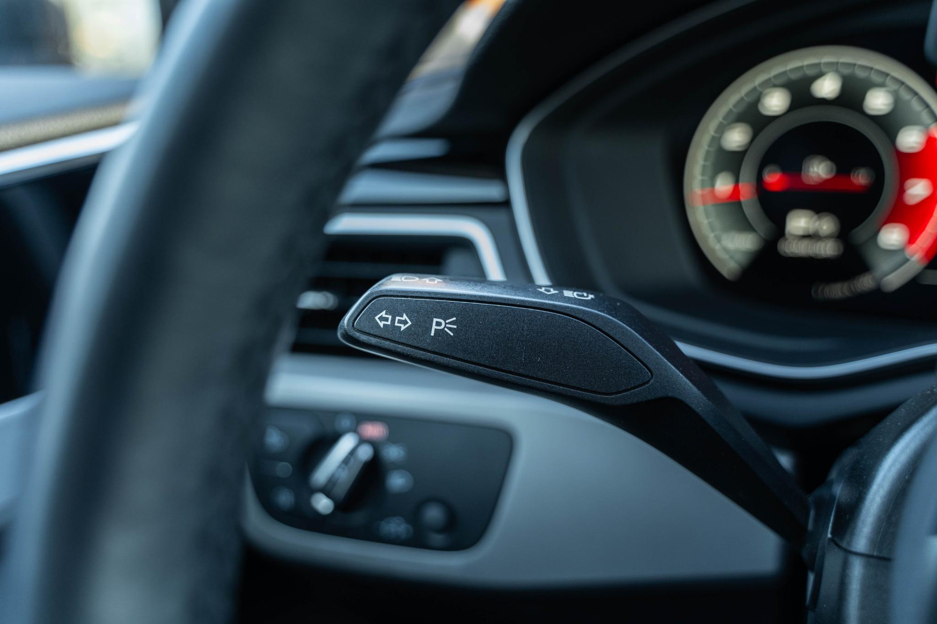 Audi A4 Avant 35 TFSI Business Edition 2020 Manhattangrijs metallic 15