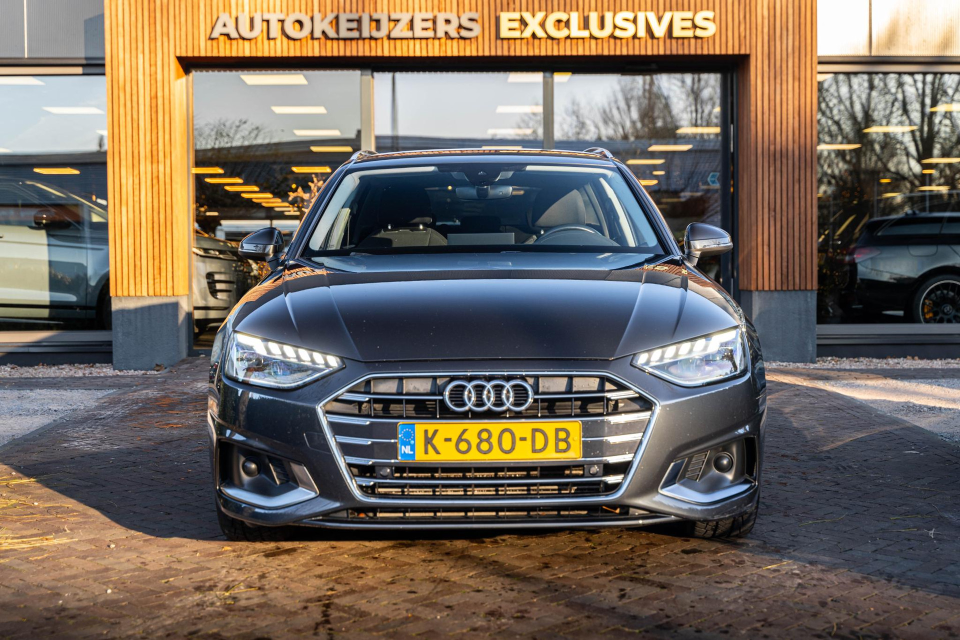 Audi A4 Avant 35 TFSI Business Edition 2020 Manhattangrijs metallic 2