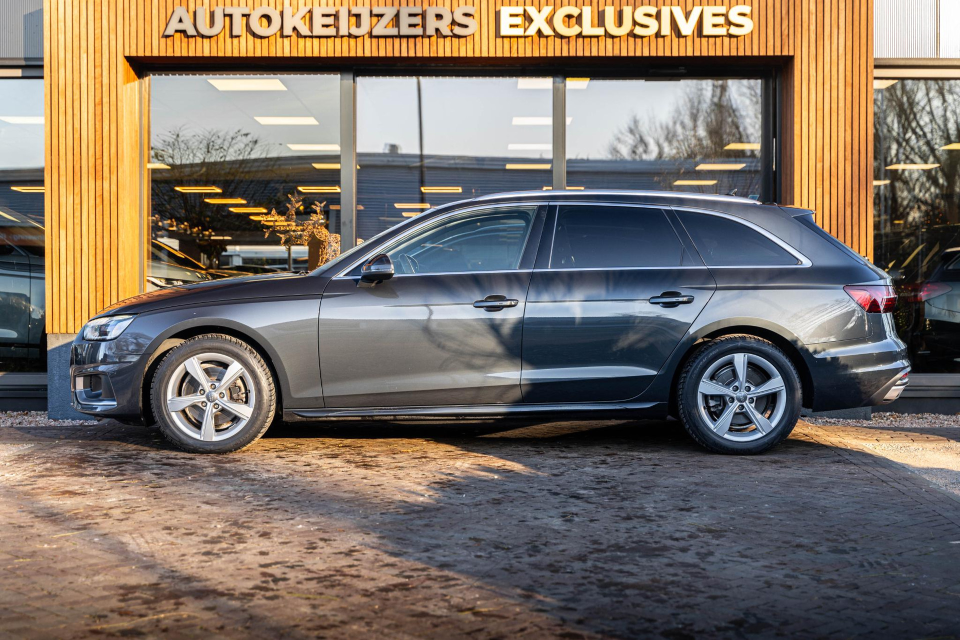 Audi A4 Avant 35 TFSI Business Edition 2020 Manhattangrijs metallic 4