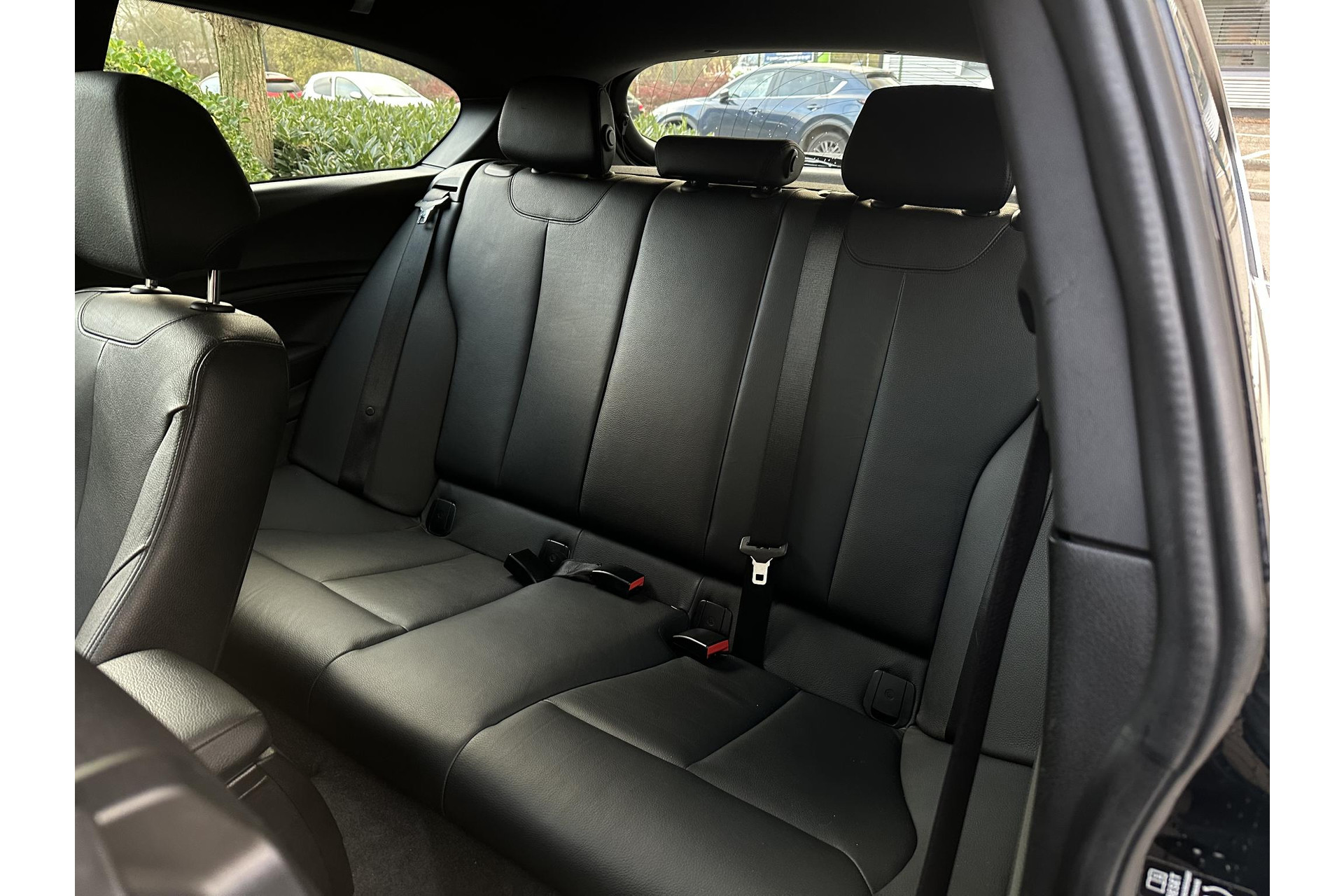 BMW 1-serie 114i Business+ 2013 Saphirschwarz metallic 15