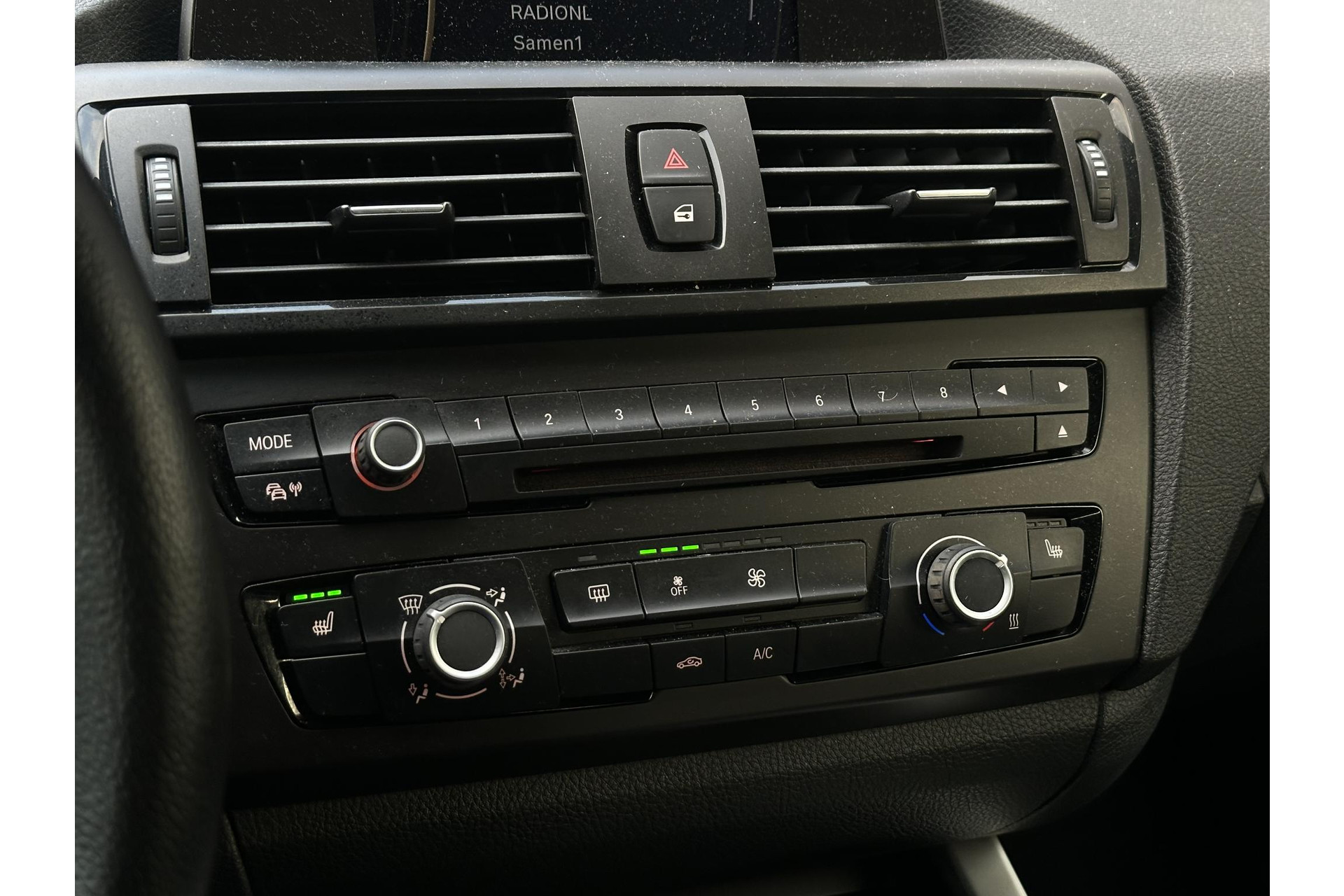 BMW 1-serie 114i Business+ 2013 Saphirschwarz metallic 18